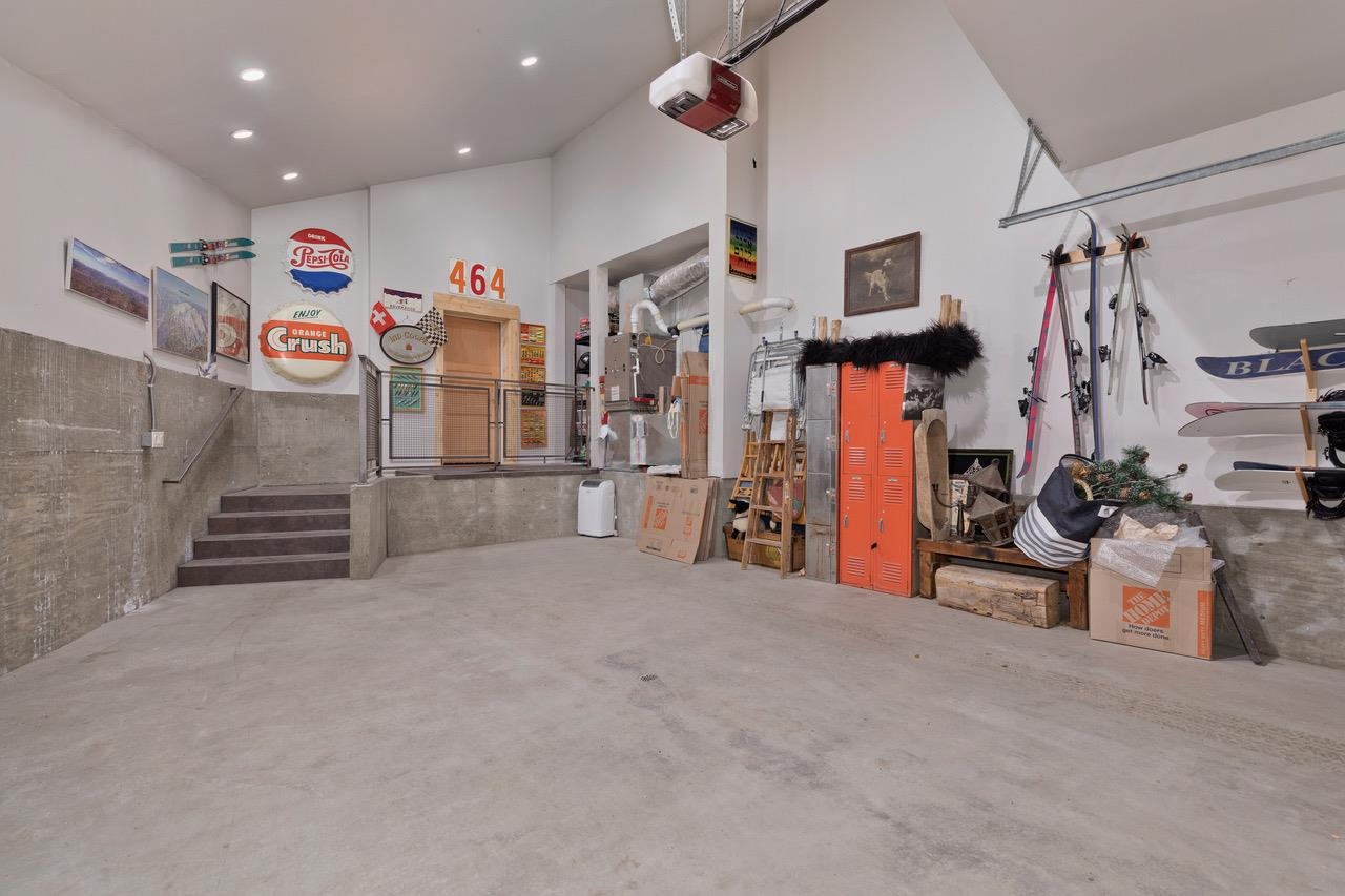 464 Canyon Blvd