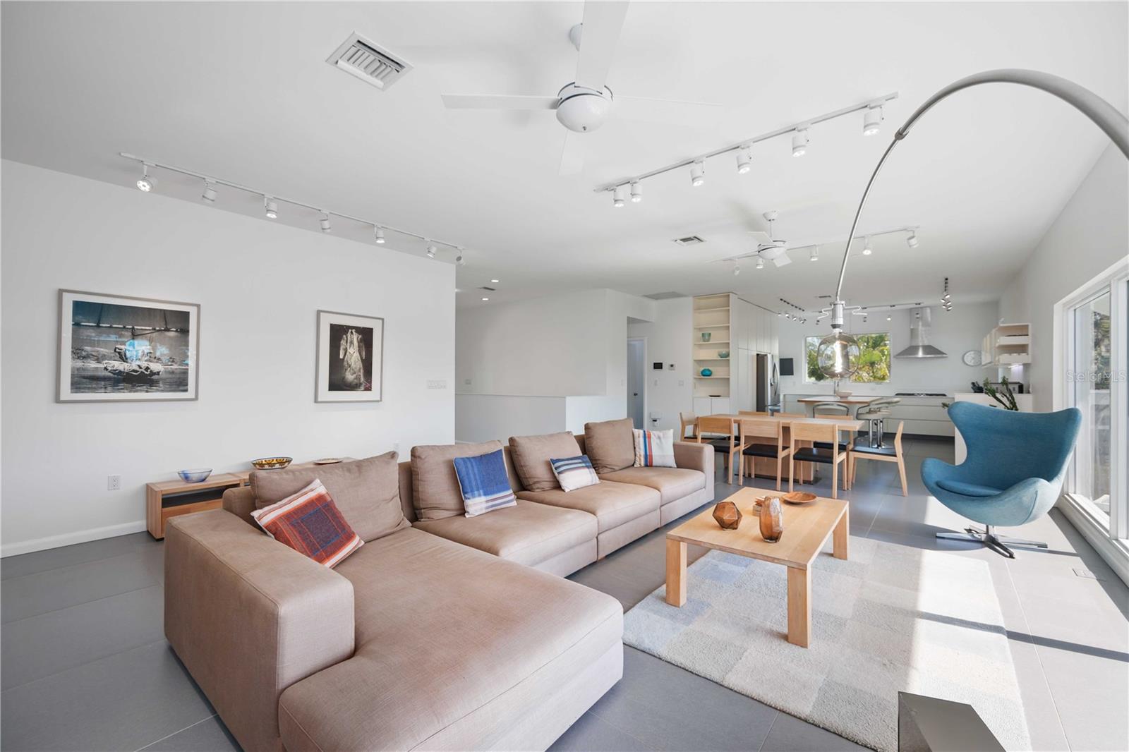 2458 WHIPPOORWILL CIR