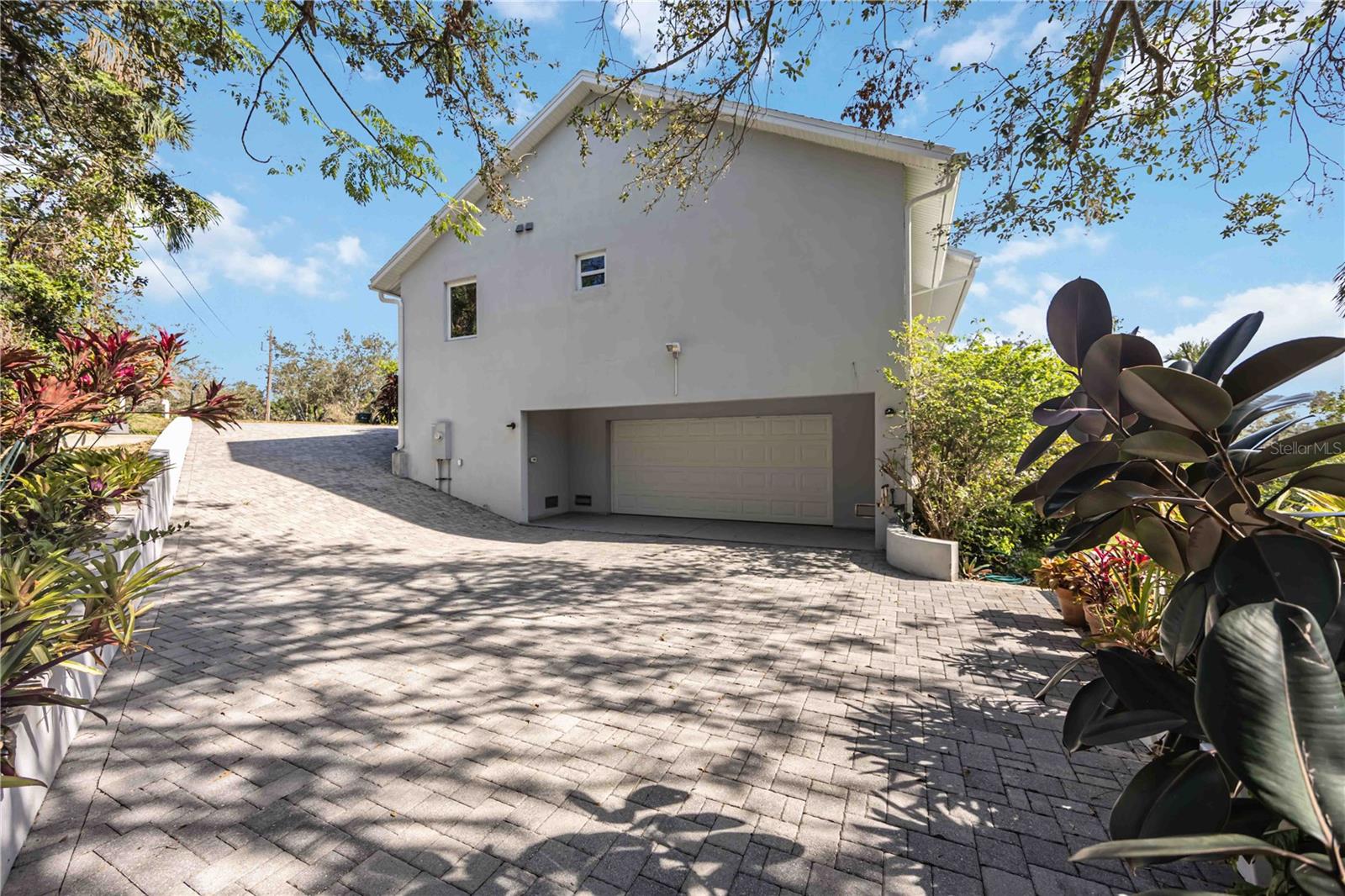 2458 WHIPPOORWILL CIR