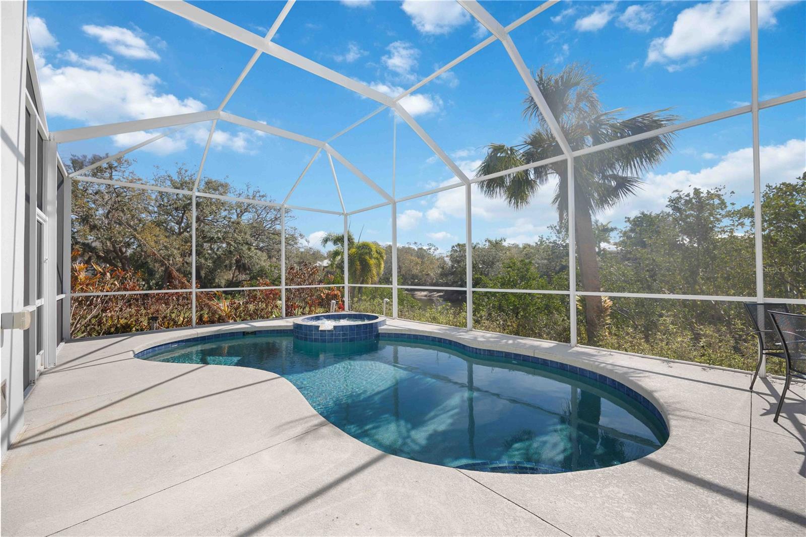 2458 WHIPPOORWILL CIR