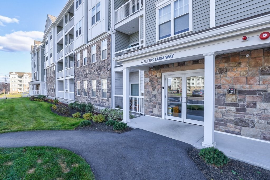 6 Peters Farm Way # 406