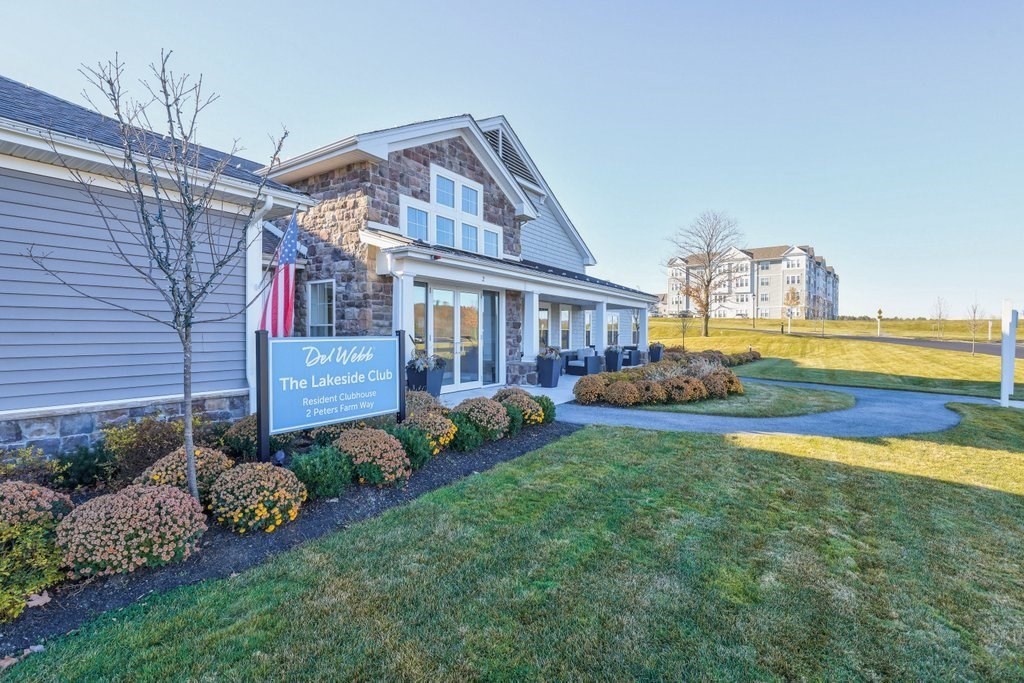 6 Peters Farm Way # 406