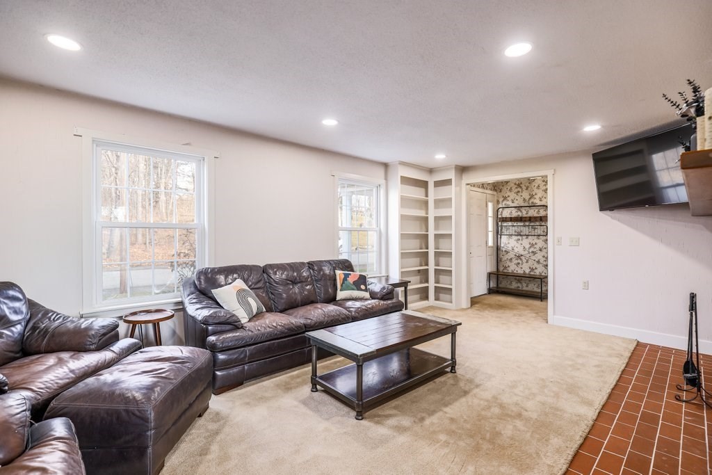 71 Maple St