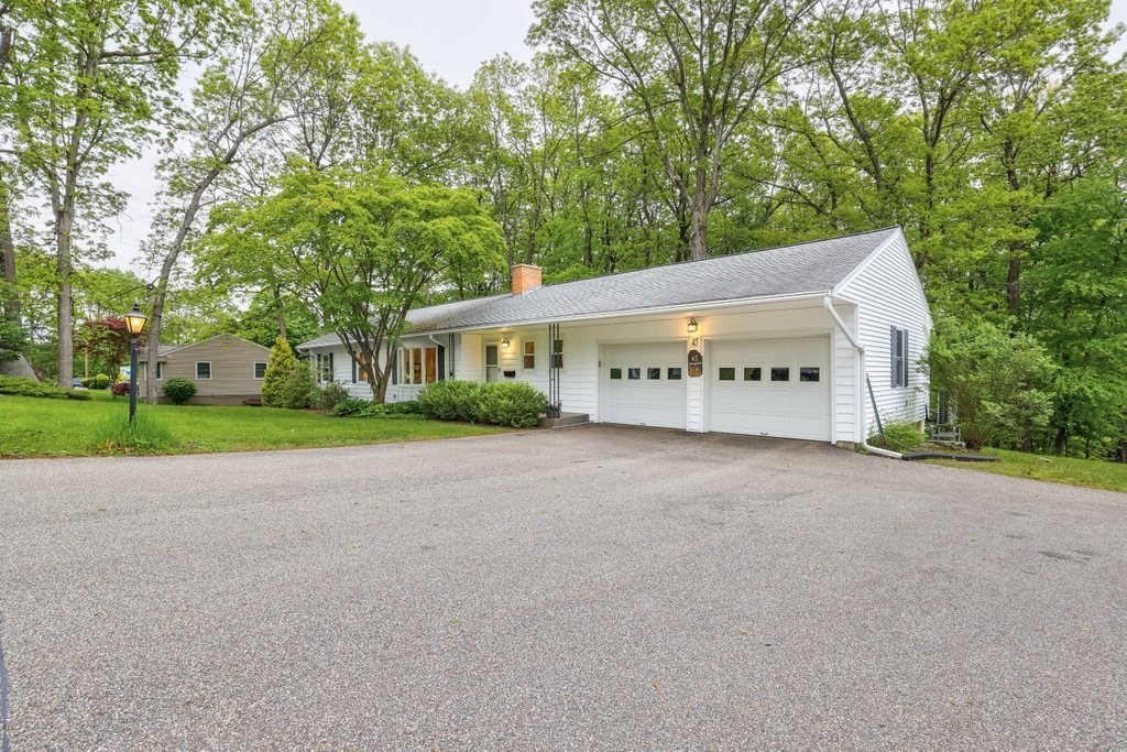 45 Surrey Ln