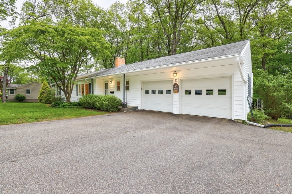 45 Surrey Ln