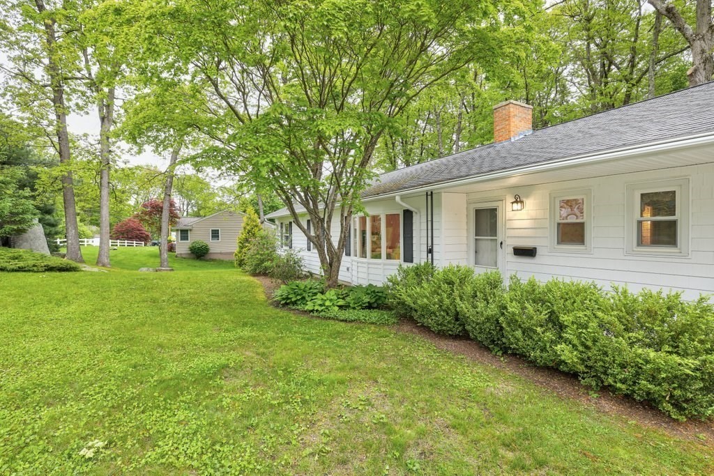 45 Surrey Ln