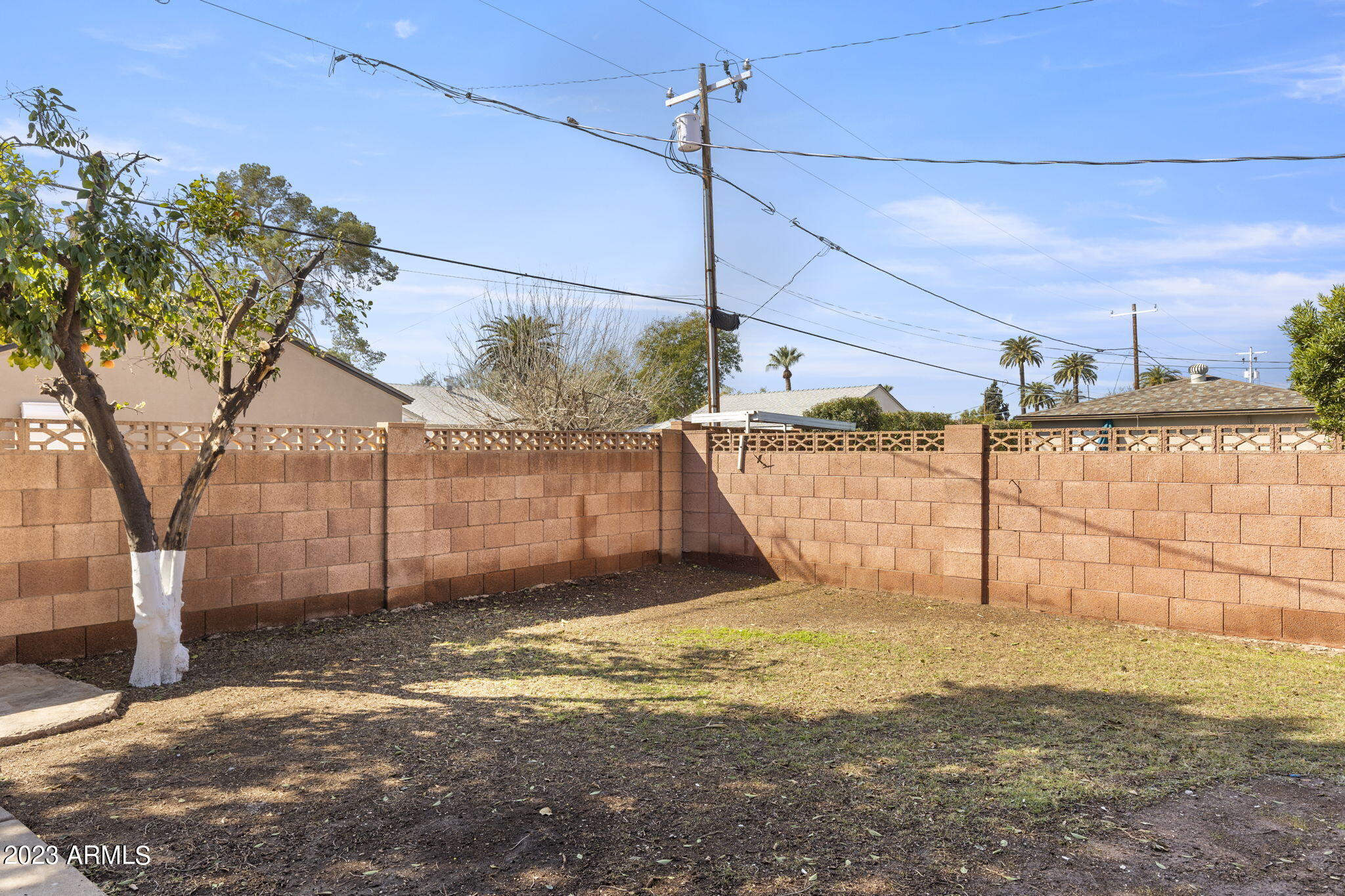 525 W EDGEMONT Avenue