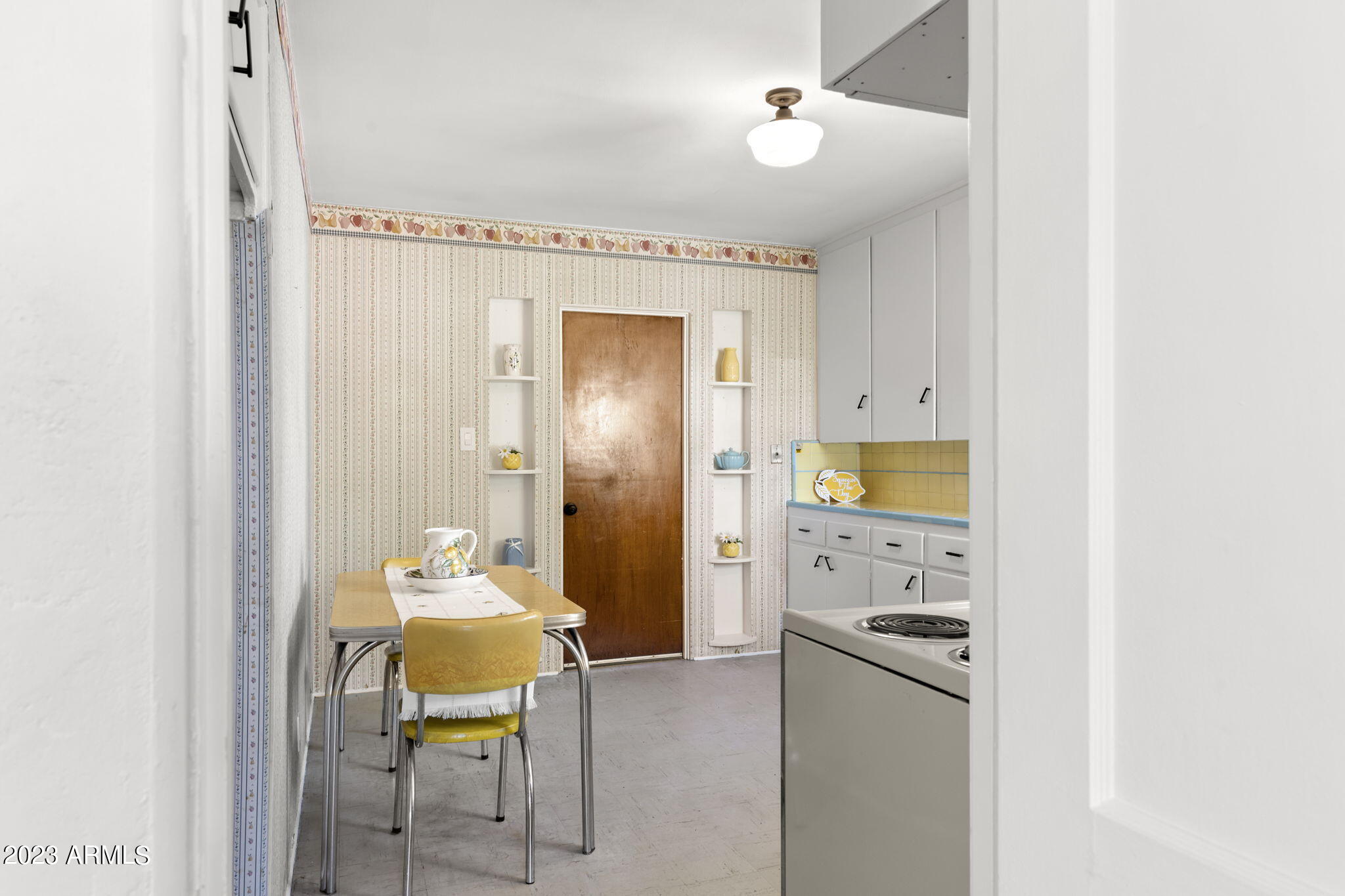 525 W EDGEMONT Avenue