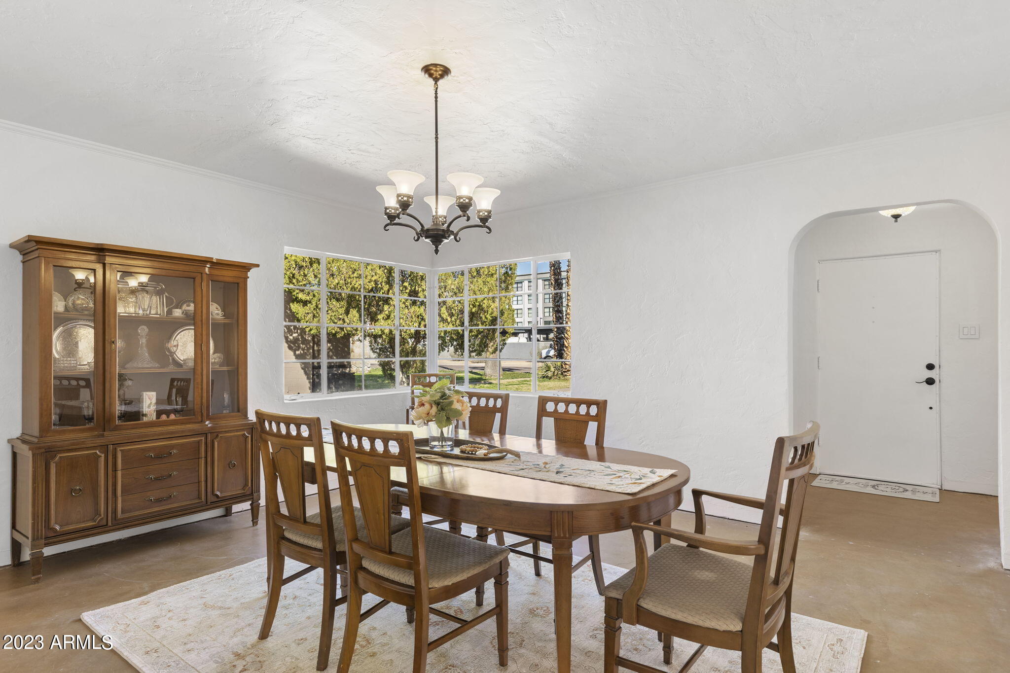 525 W EDGEMONT Avenue