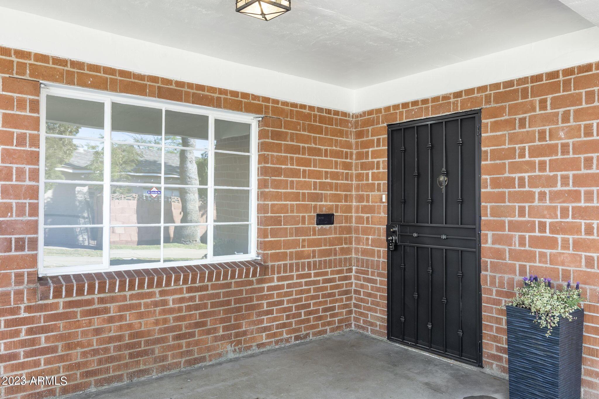 525 W EDGEMONT Avenue