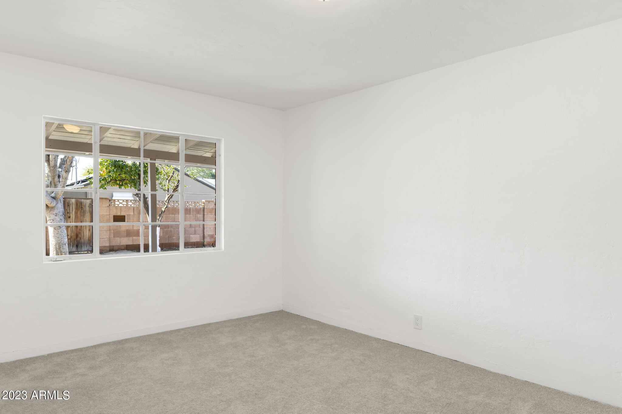 525 W EDGEMONT Avenue