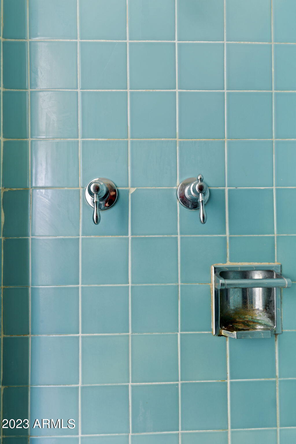 525 W EDGEMONT Avenue