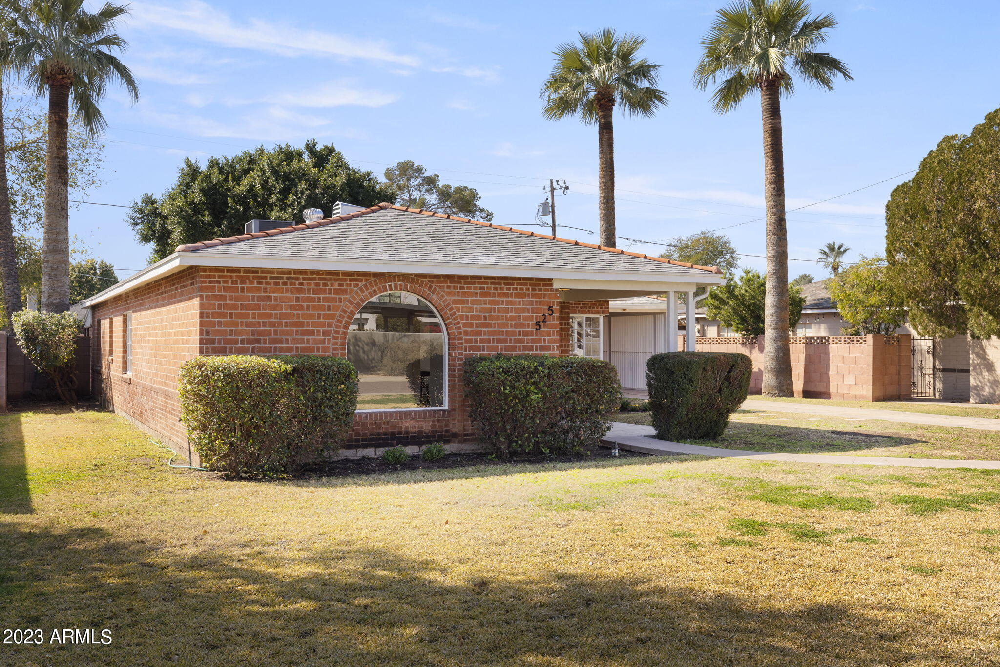 525 W EDGEMONT Avenue