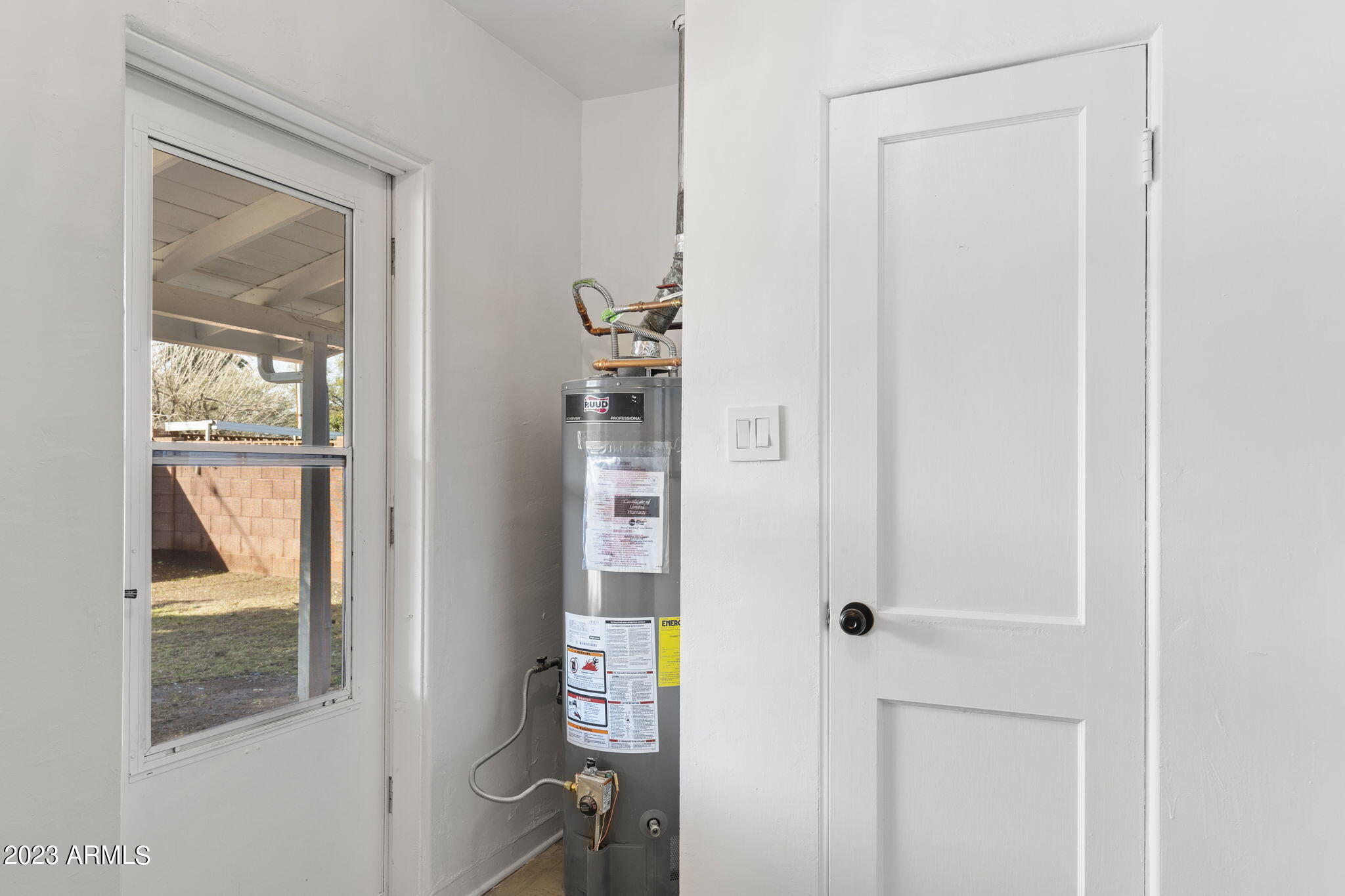 525 W EDGEMONT Avenue