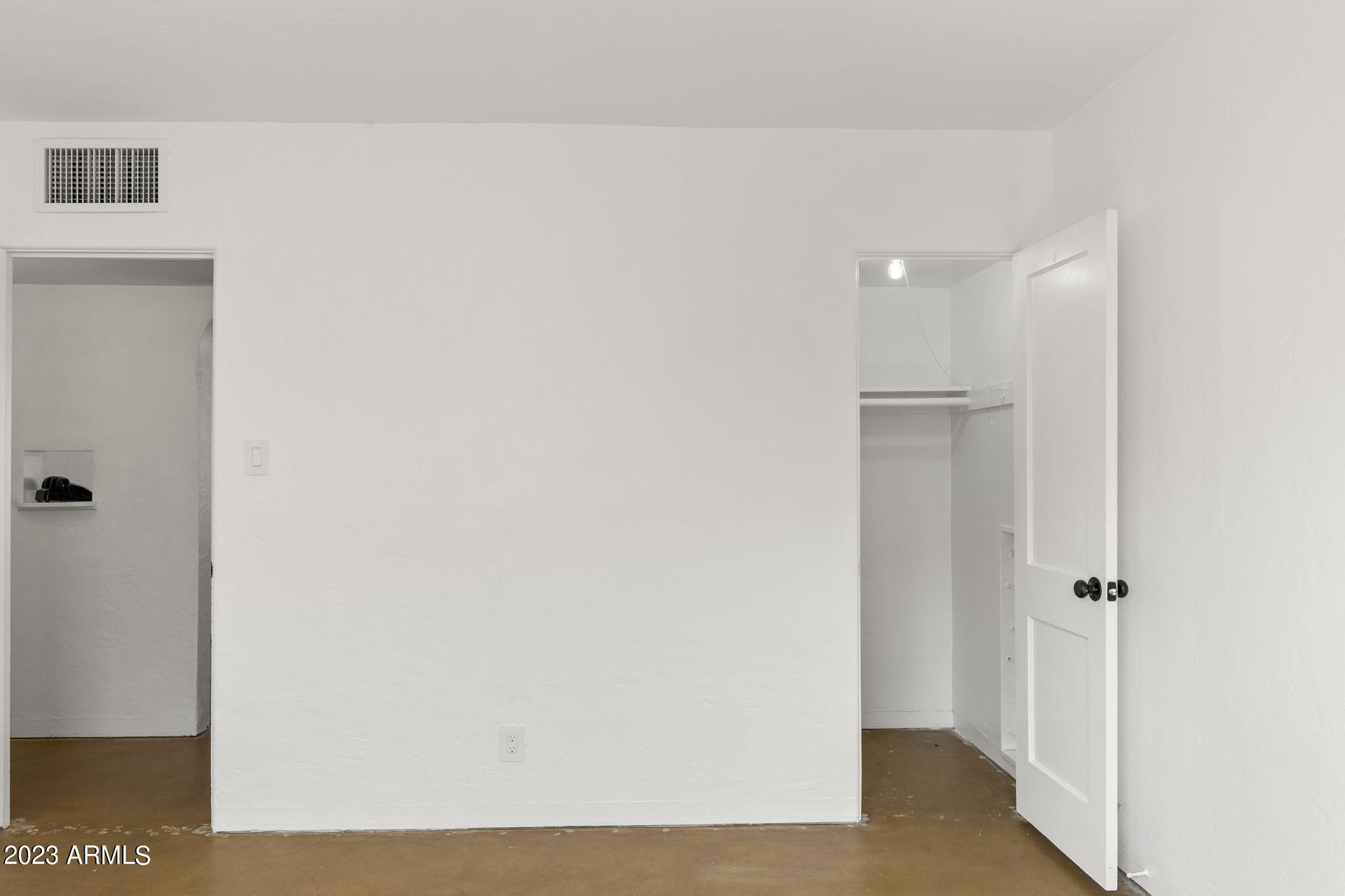 525 W EDGEMONT Avenue