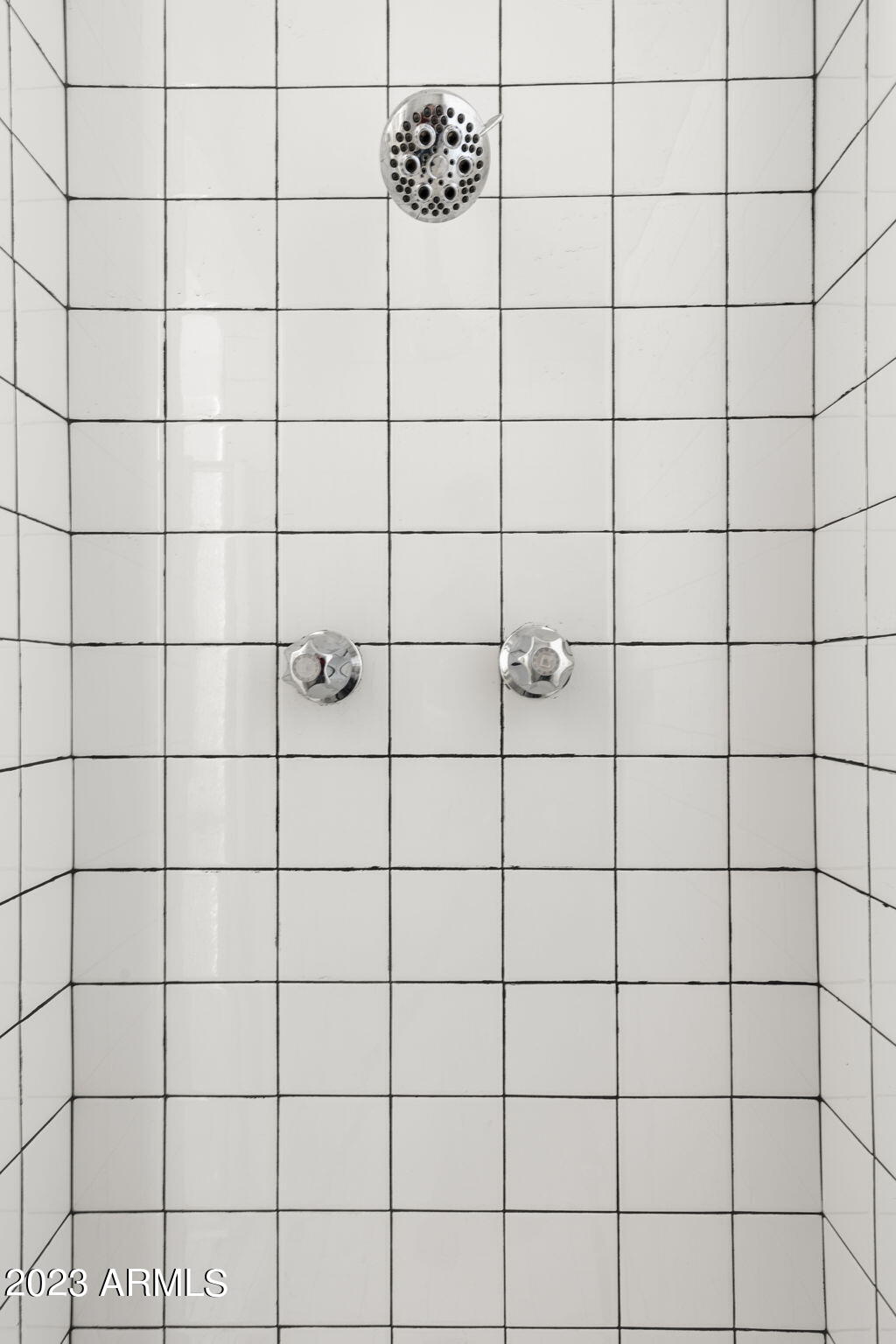 525 W EDGEMONT Avenue