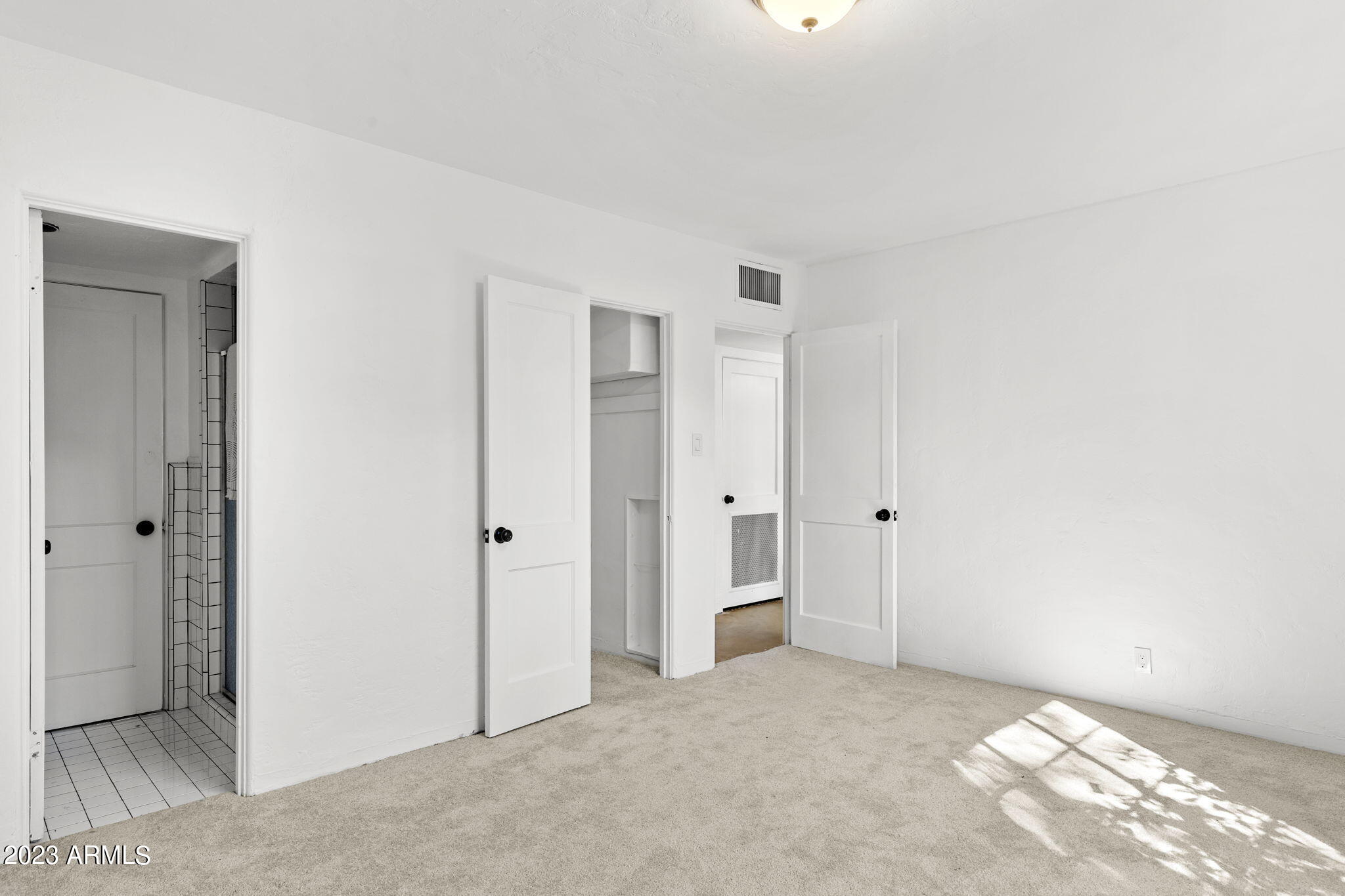 525 W EDGEMONT Avenue