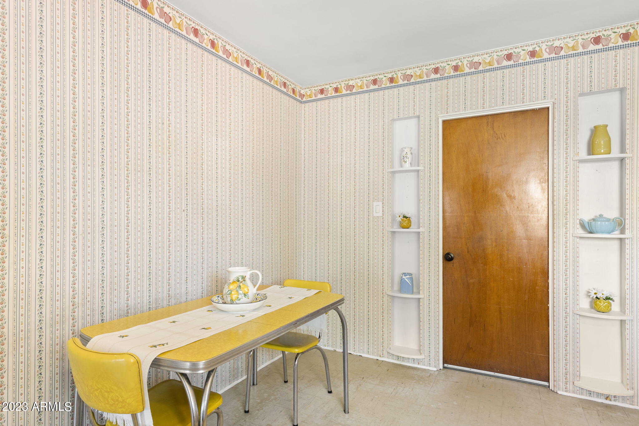 525 W EDGEMONT Avenue