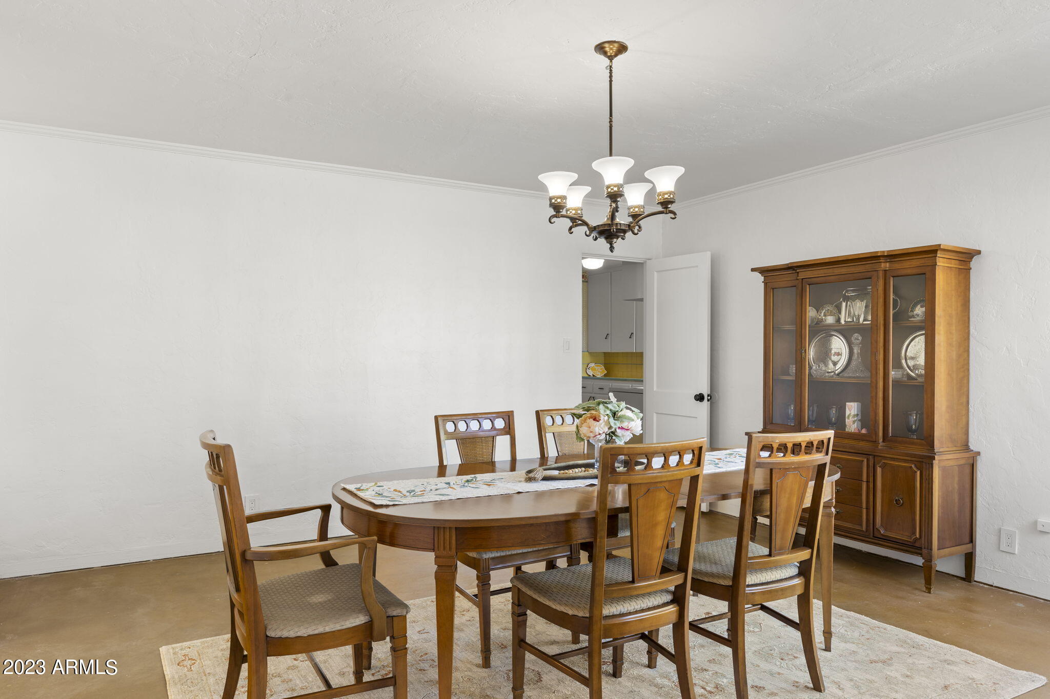 525 W EDGEMONT Avenue