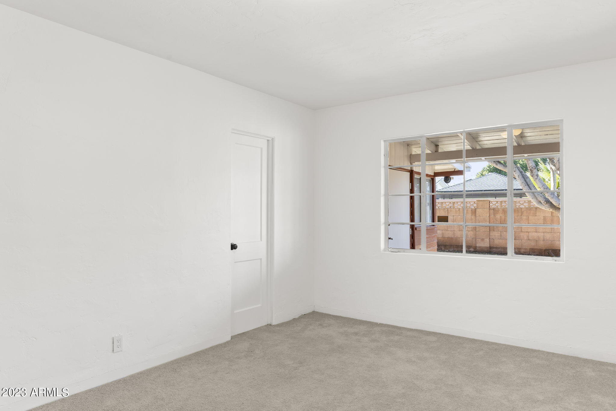 525 W EDGEMONT Avenue