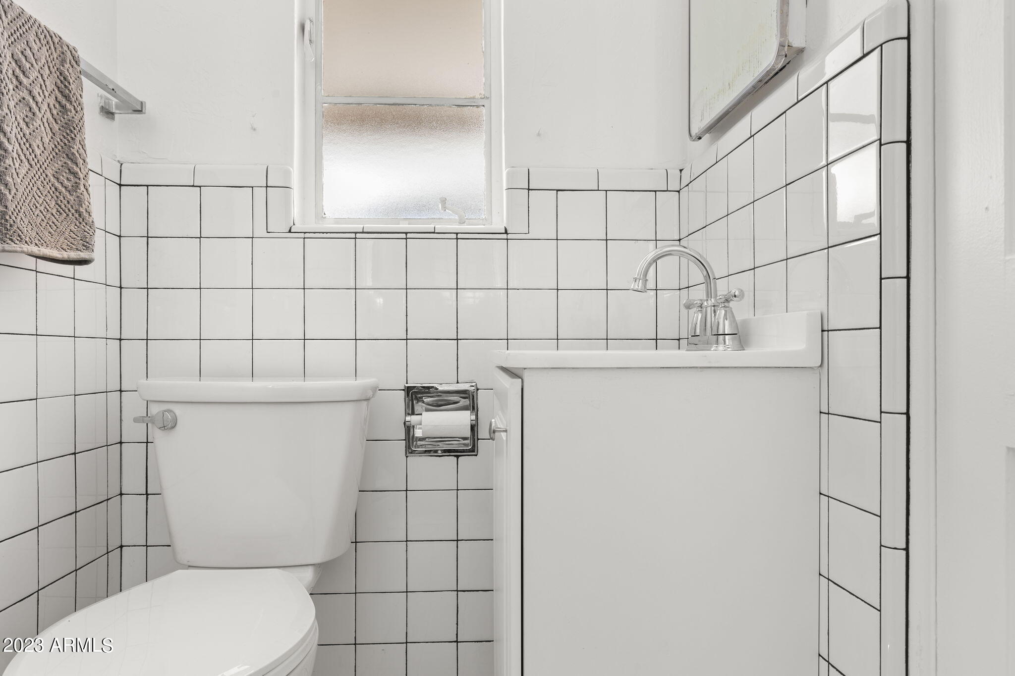 525 W EDGEMONT Avenue