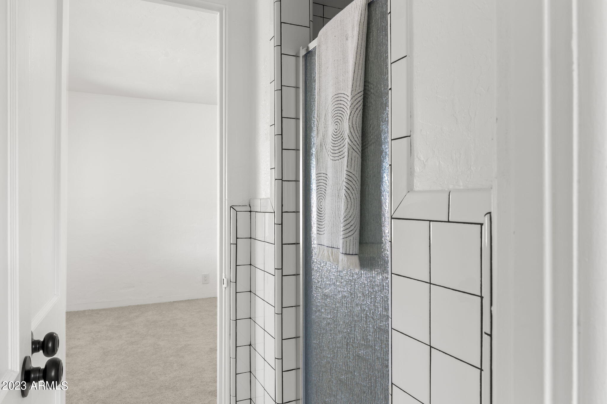 525 W EDGEMONT Avenue