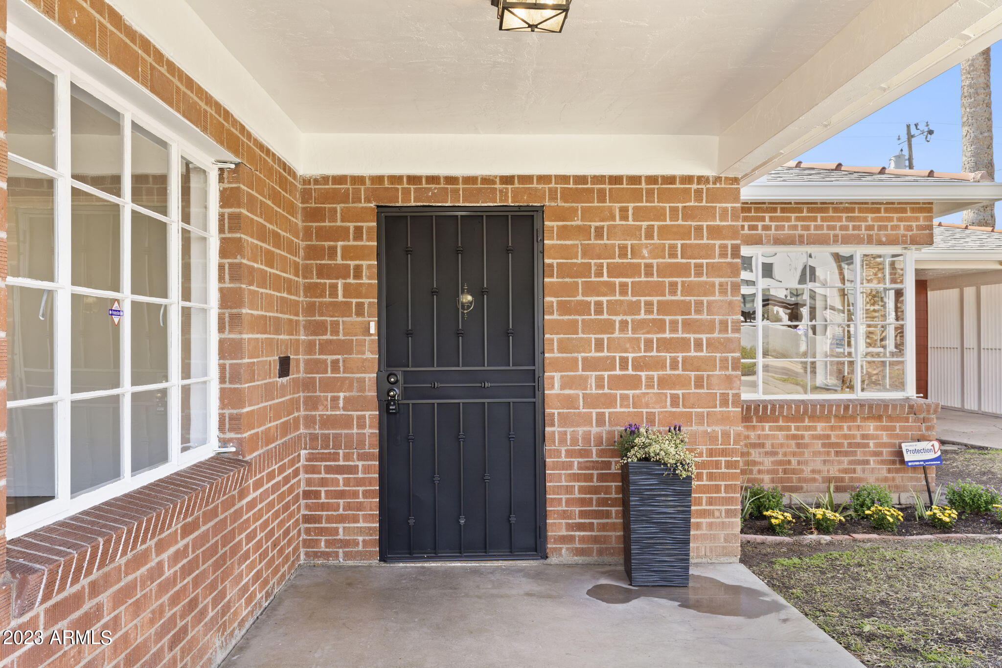 525 W EDGEMONT Avenue