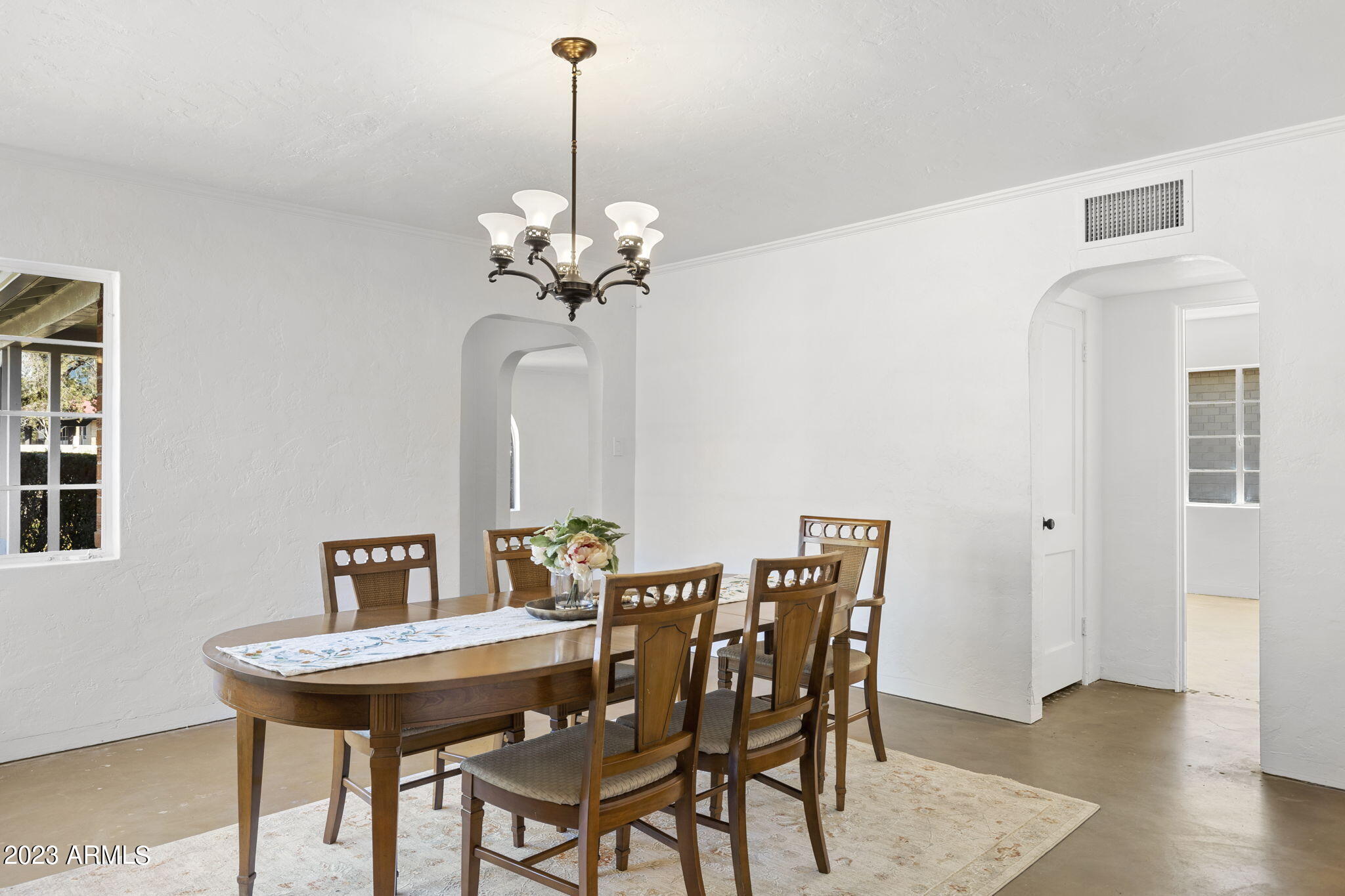 525 W EDGEMONT Avenue