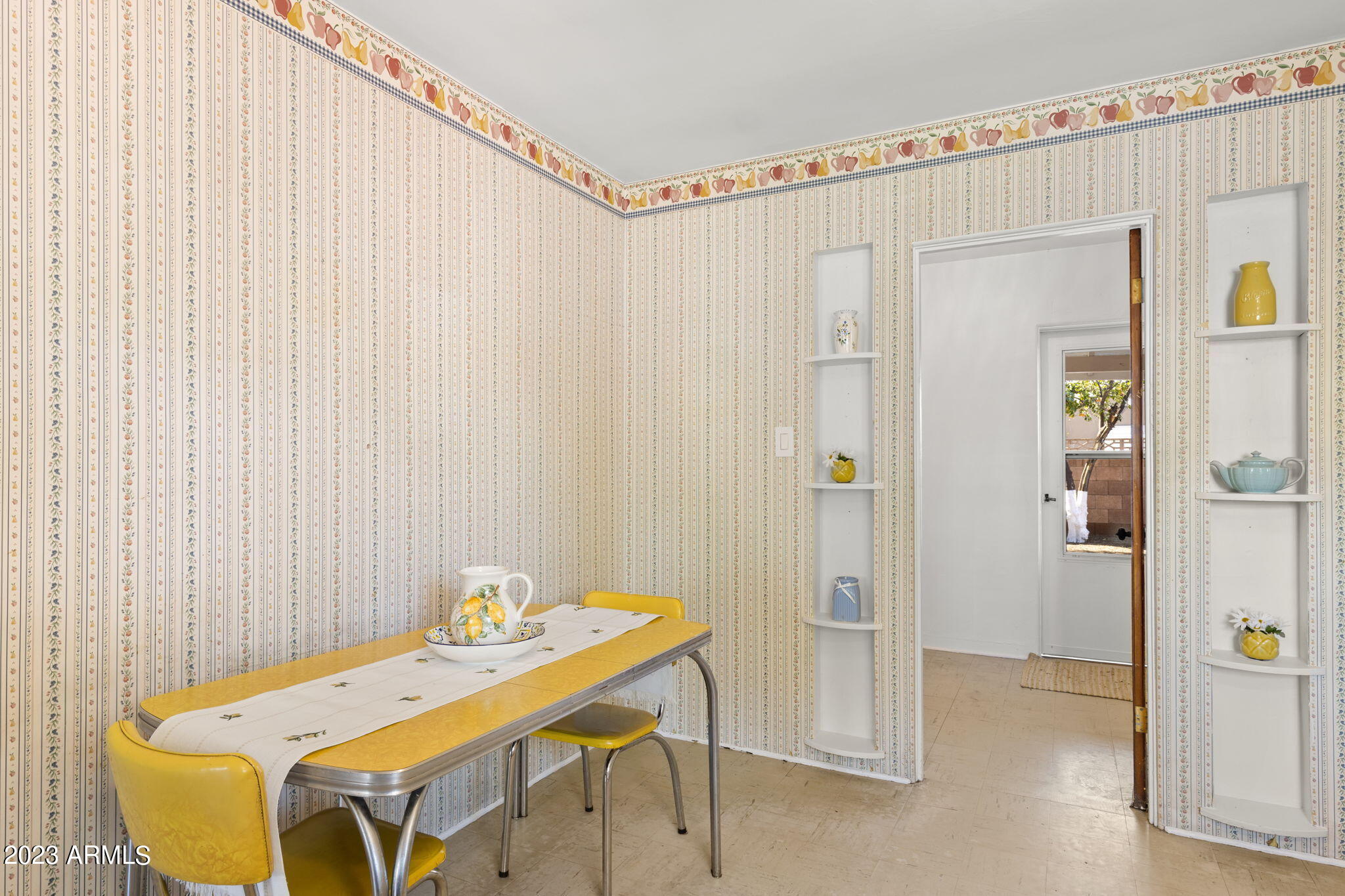 525 W EDGEMONT Avenue