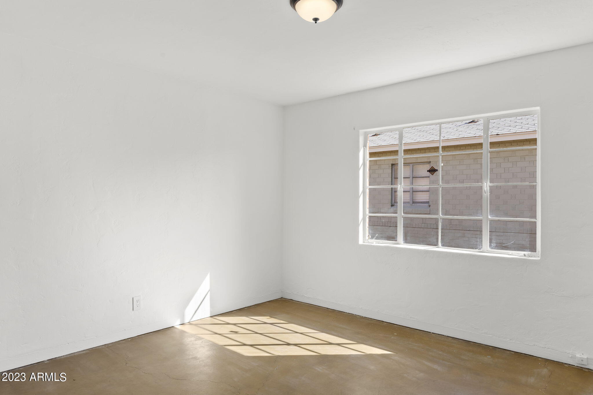 525 W EDGEMONT Avenue