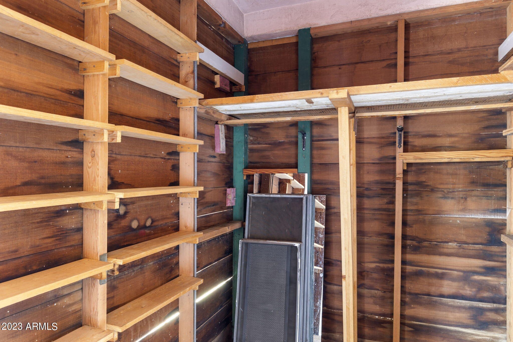 525 W EDGEMONT Avenue