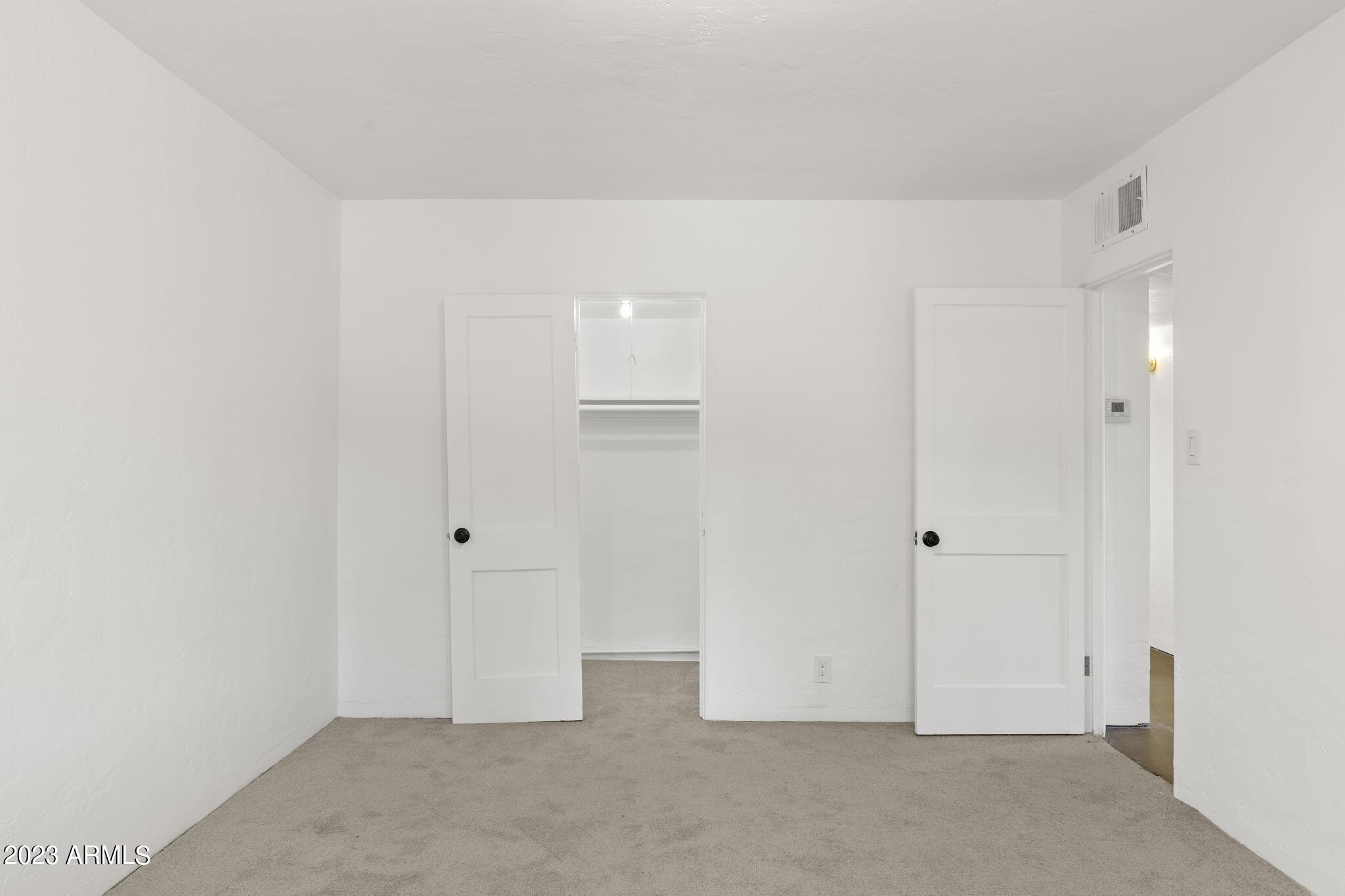 525 W EDGEMONT Avenue