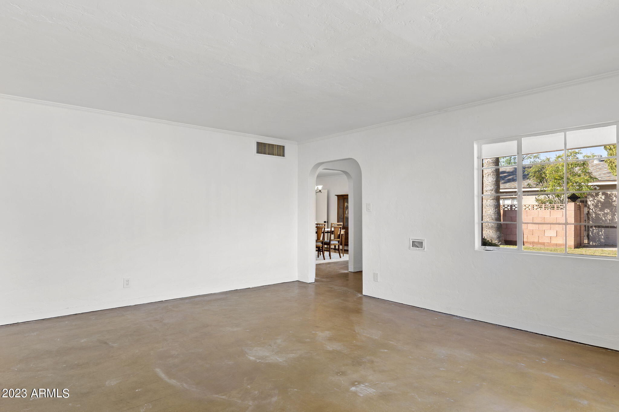 525 W EDGEMONT Avenue