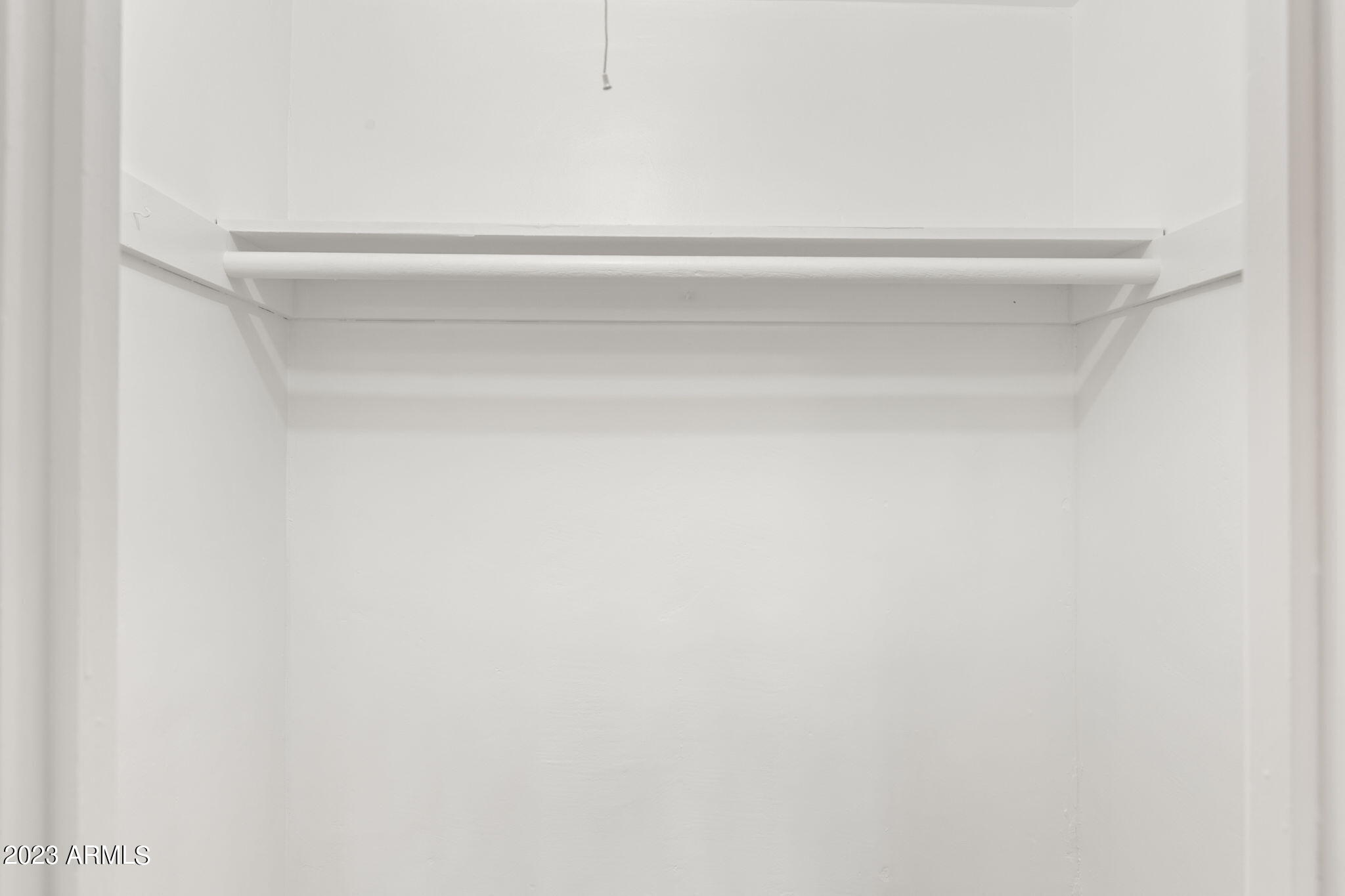 525 W EDGEMONT Avenue