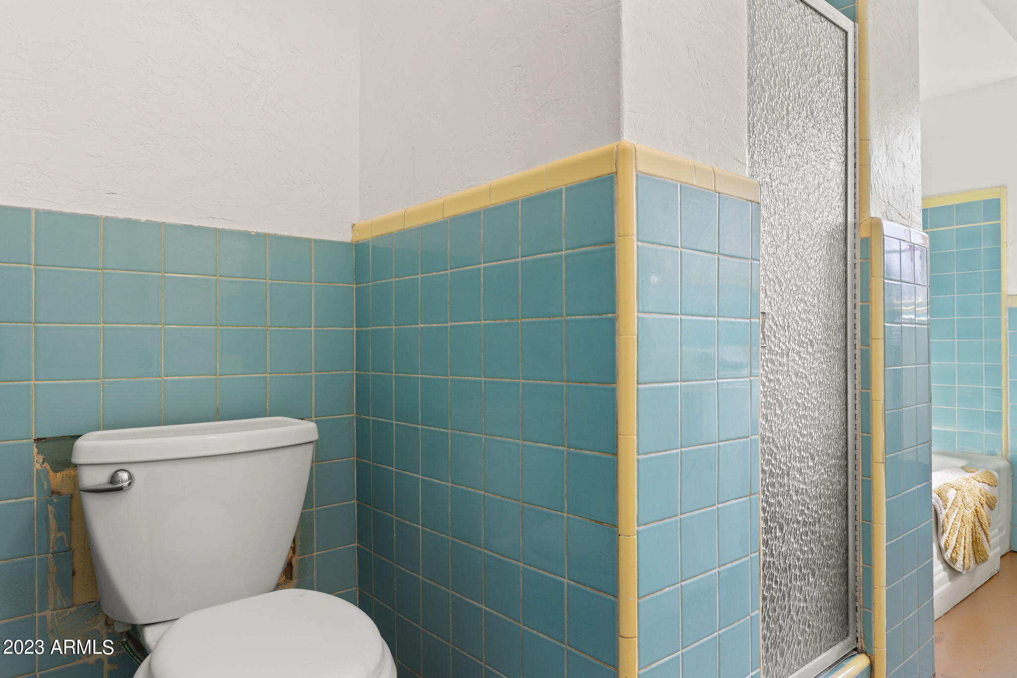 525 W EDGEMONT Avenue