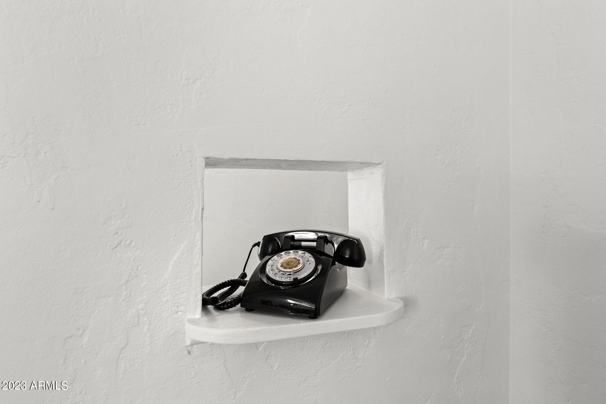 525 W EDGEMONT Avenue