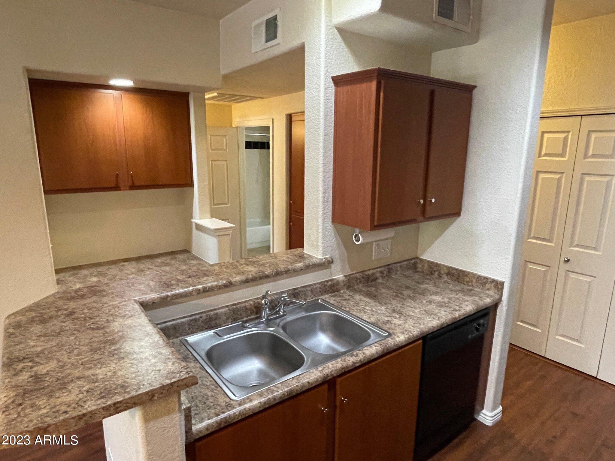 9820 N CENTRAL Avenue, 103