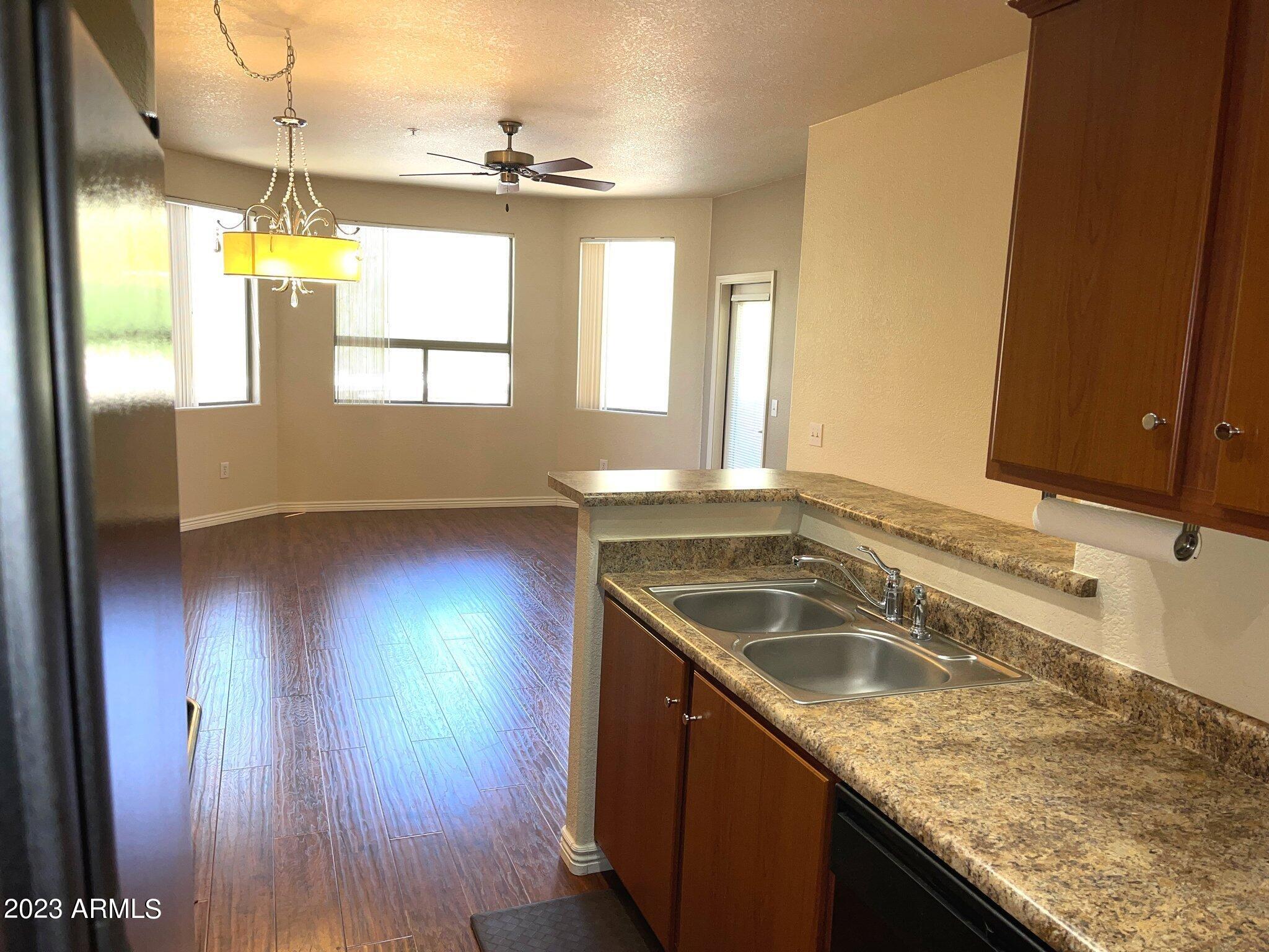 9820 N CENTRAL Avenue, 103