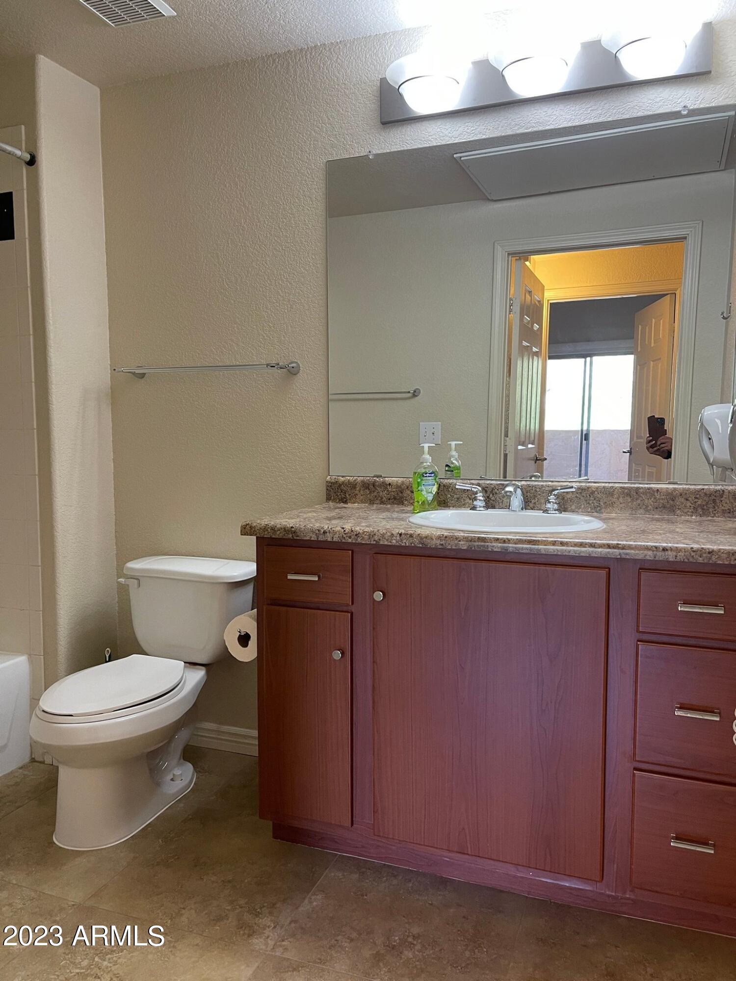 9820 N CENTRAL Avenue, 103