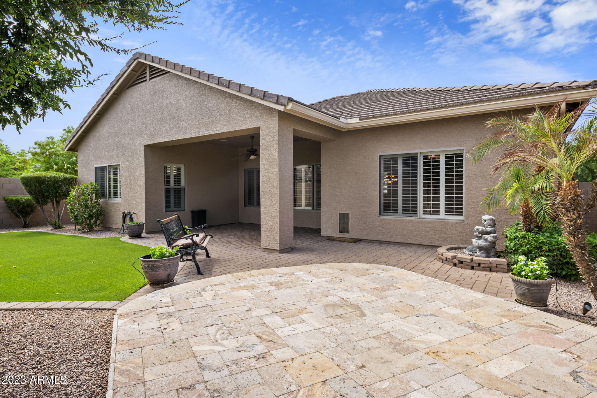 1524 E CONSTANCE Way