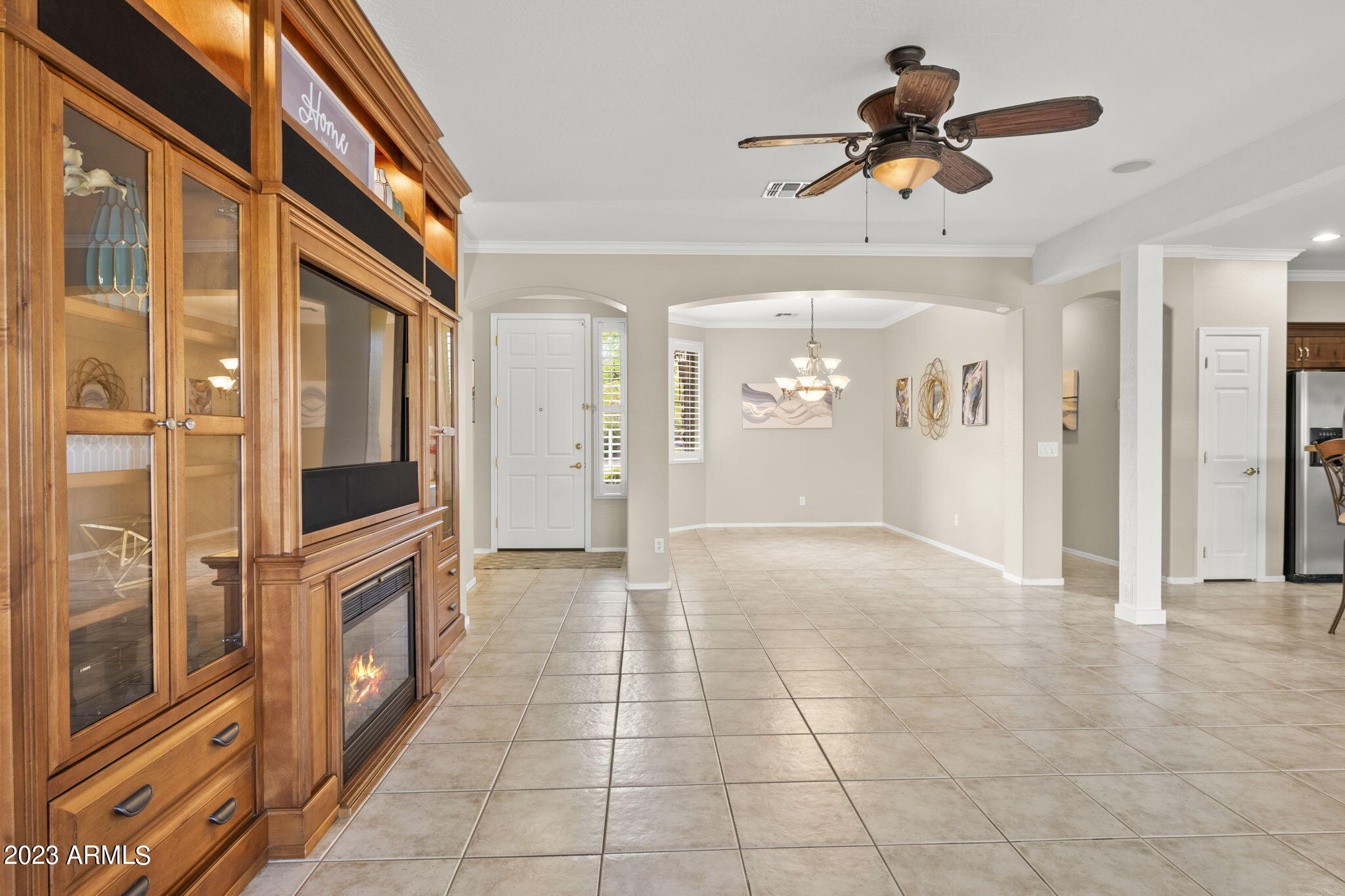 1524 E CONSTANCE Way