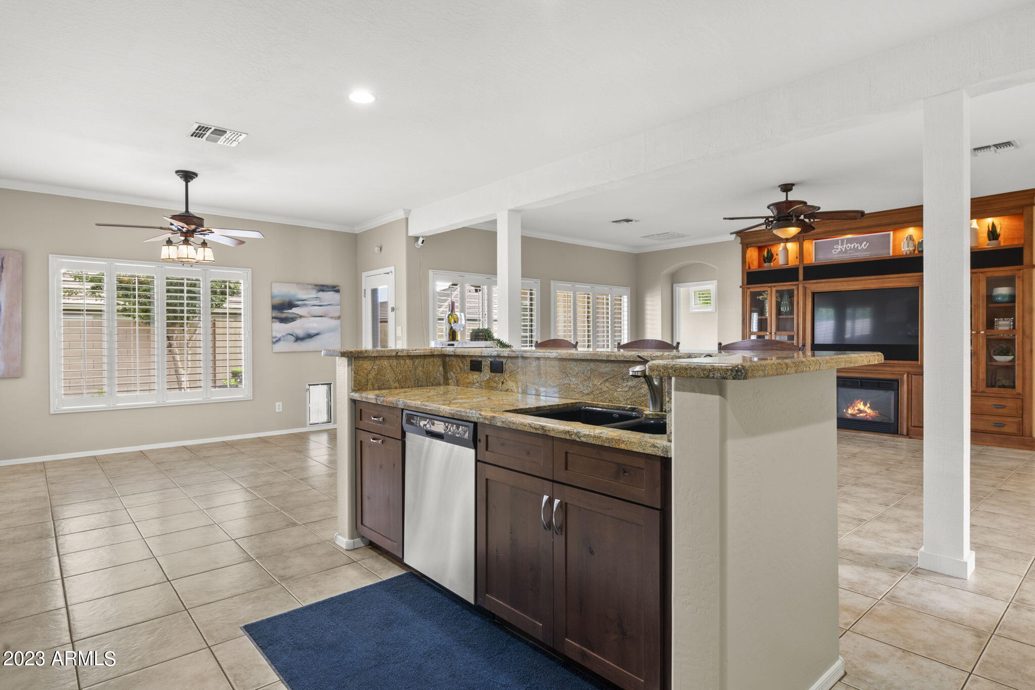 1524 E CONSTANCE Way