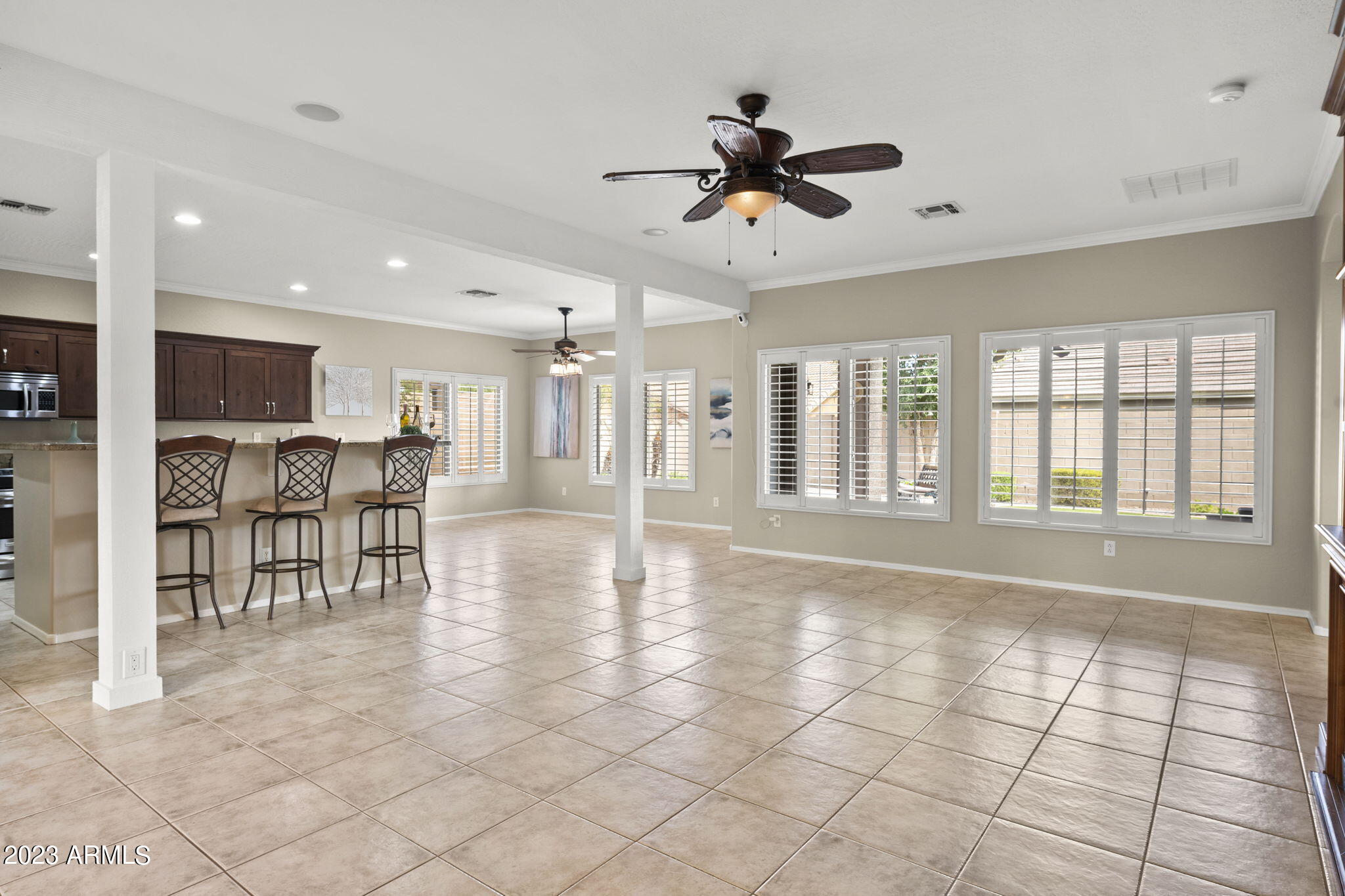 1524 E CONSTANCE Way