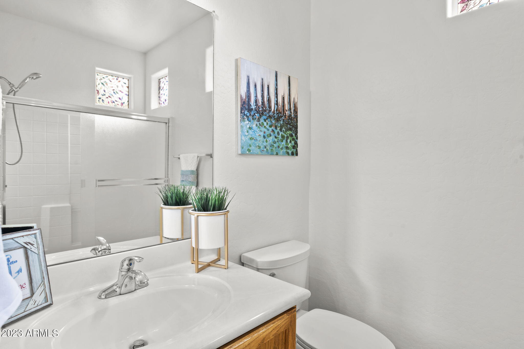 1524 E CONSTANCE Way