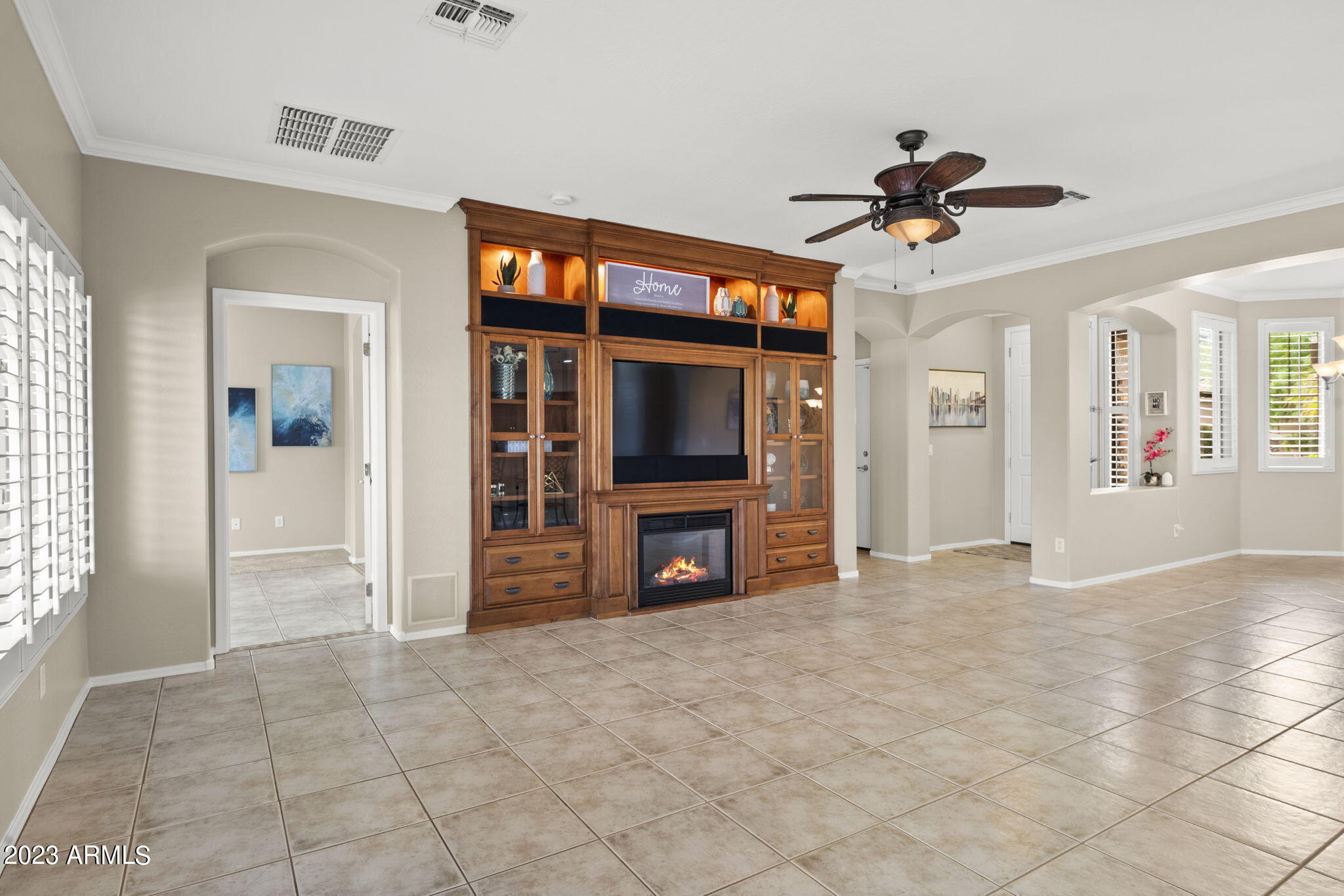 1524 E CONSTANCE Way