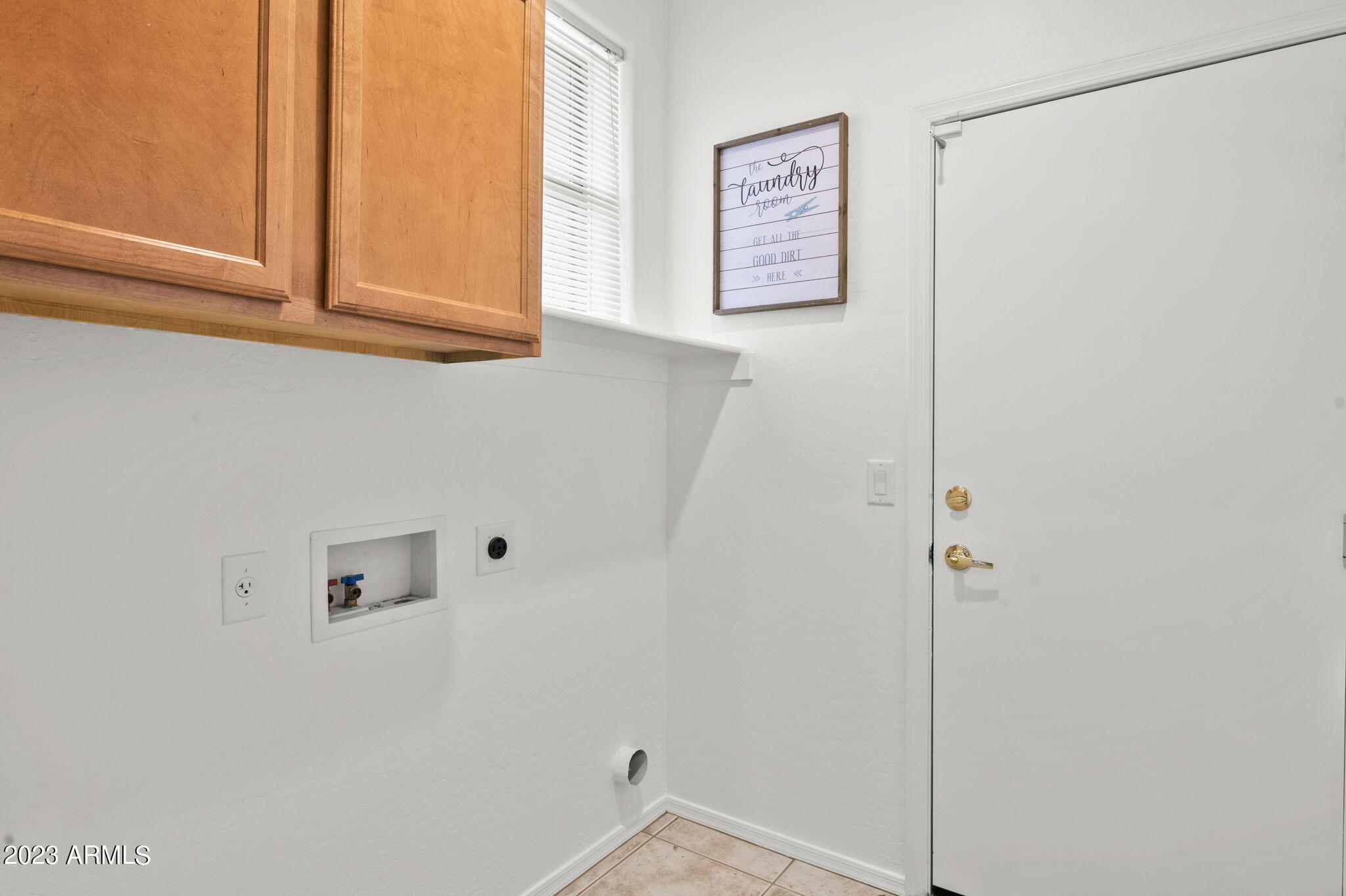 1524 E CONSTANCE Way