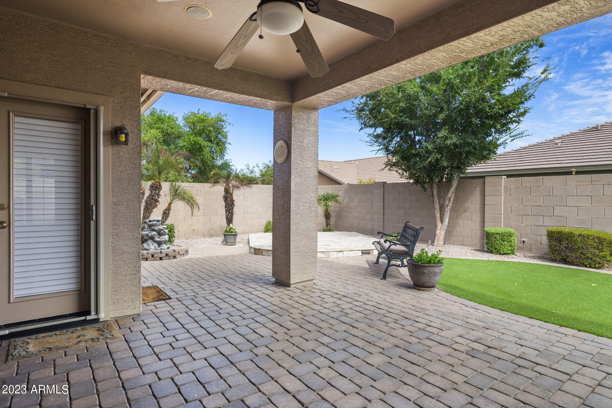 1524 E CONSTANCE Way