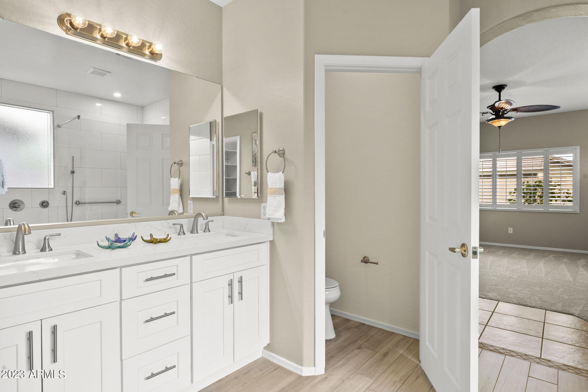 1524 E CONSTANCE Way