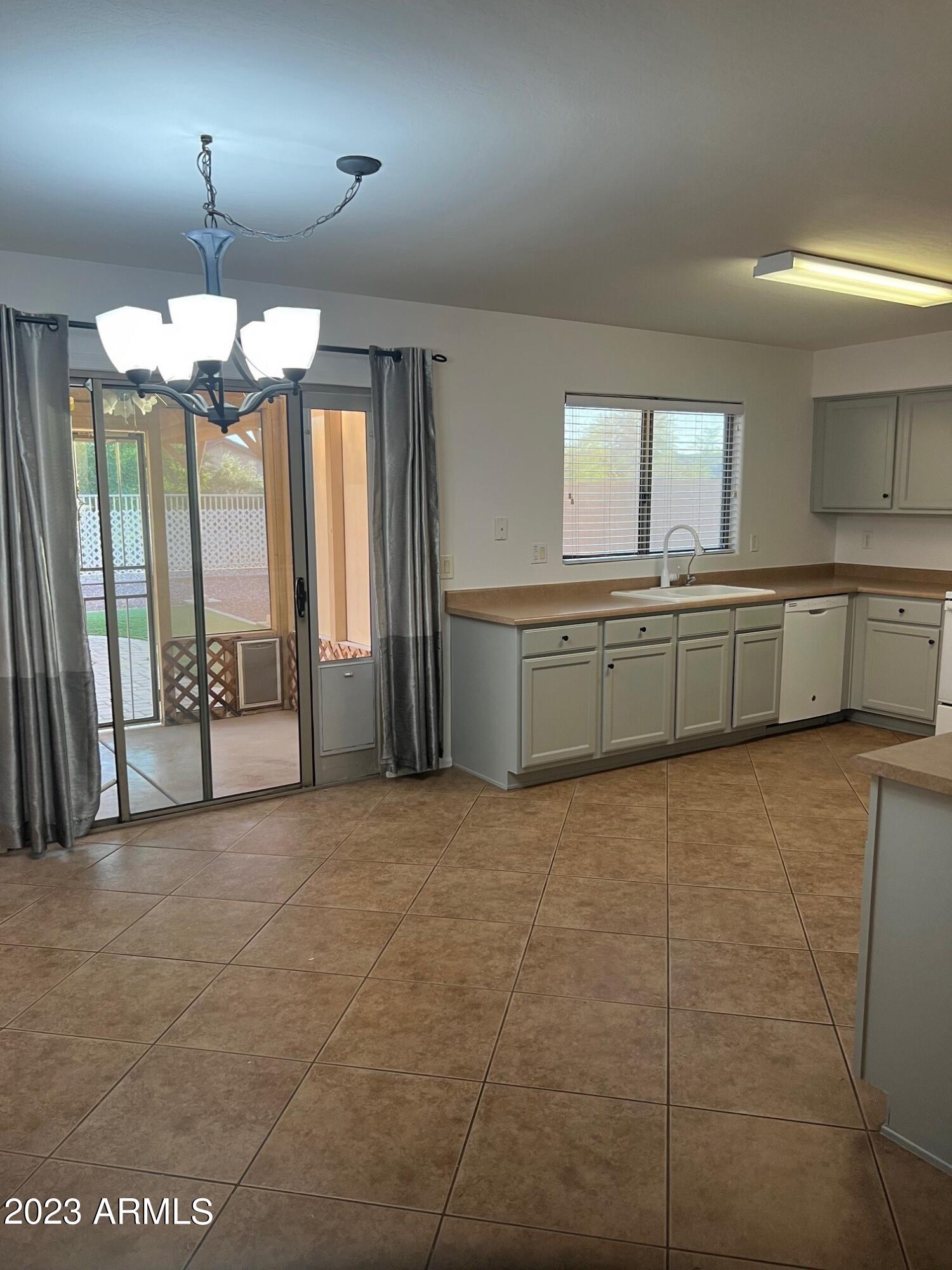 25809 W ST JAMES Avenue