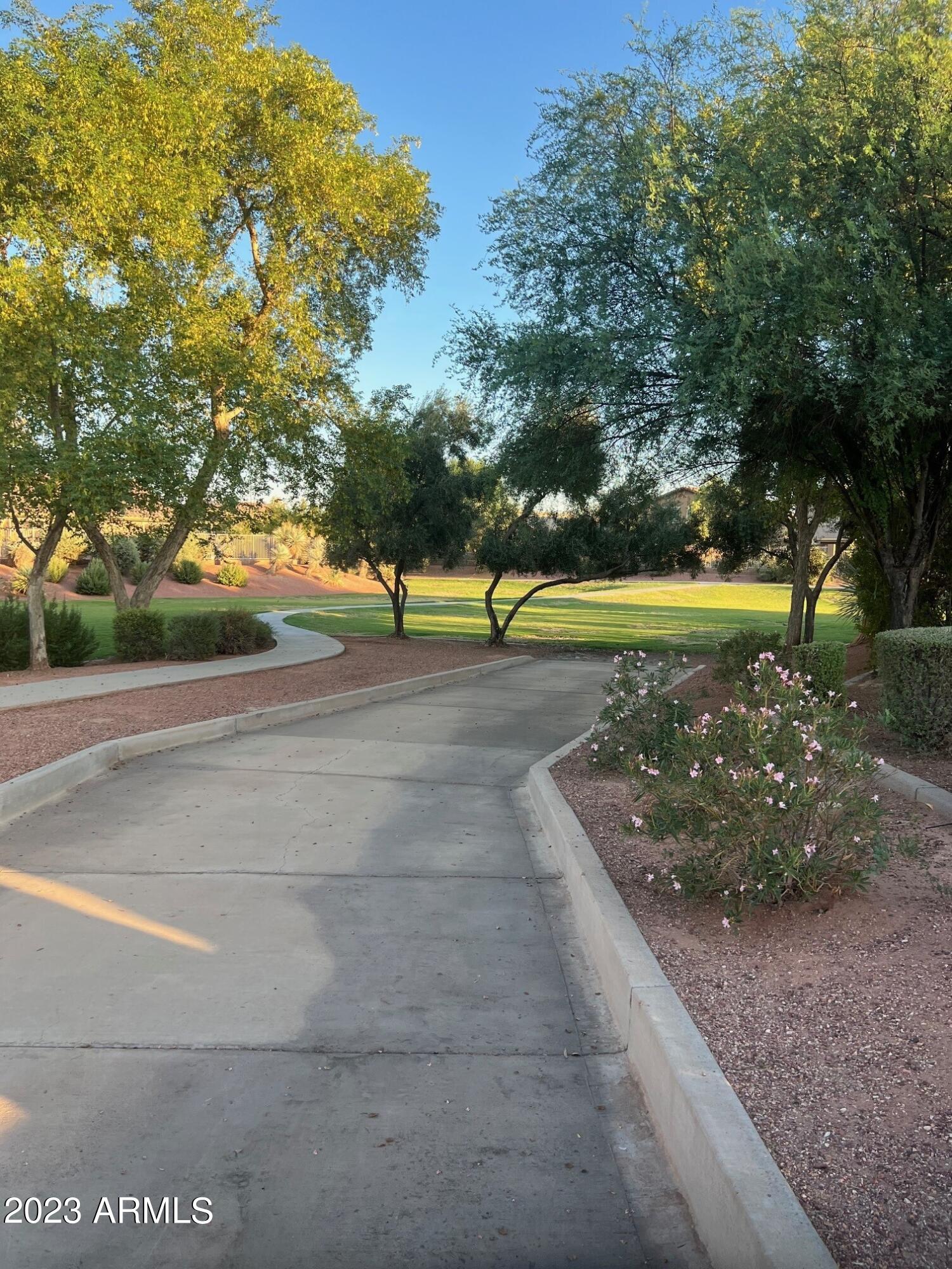 25809 W ST JAMES Avenue